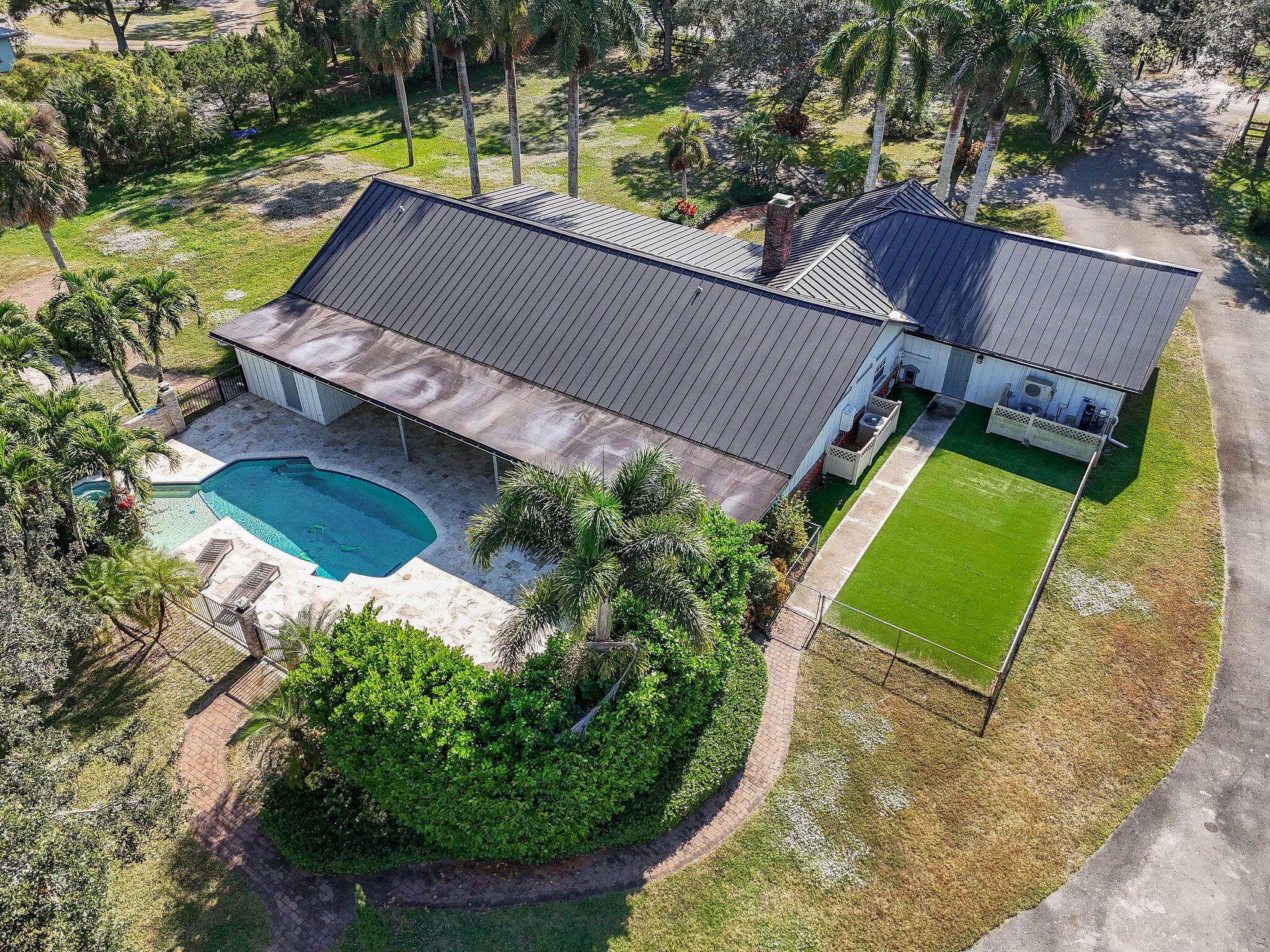 LOXAHATCHEE GROVES - Residential