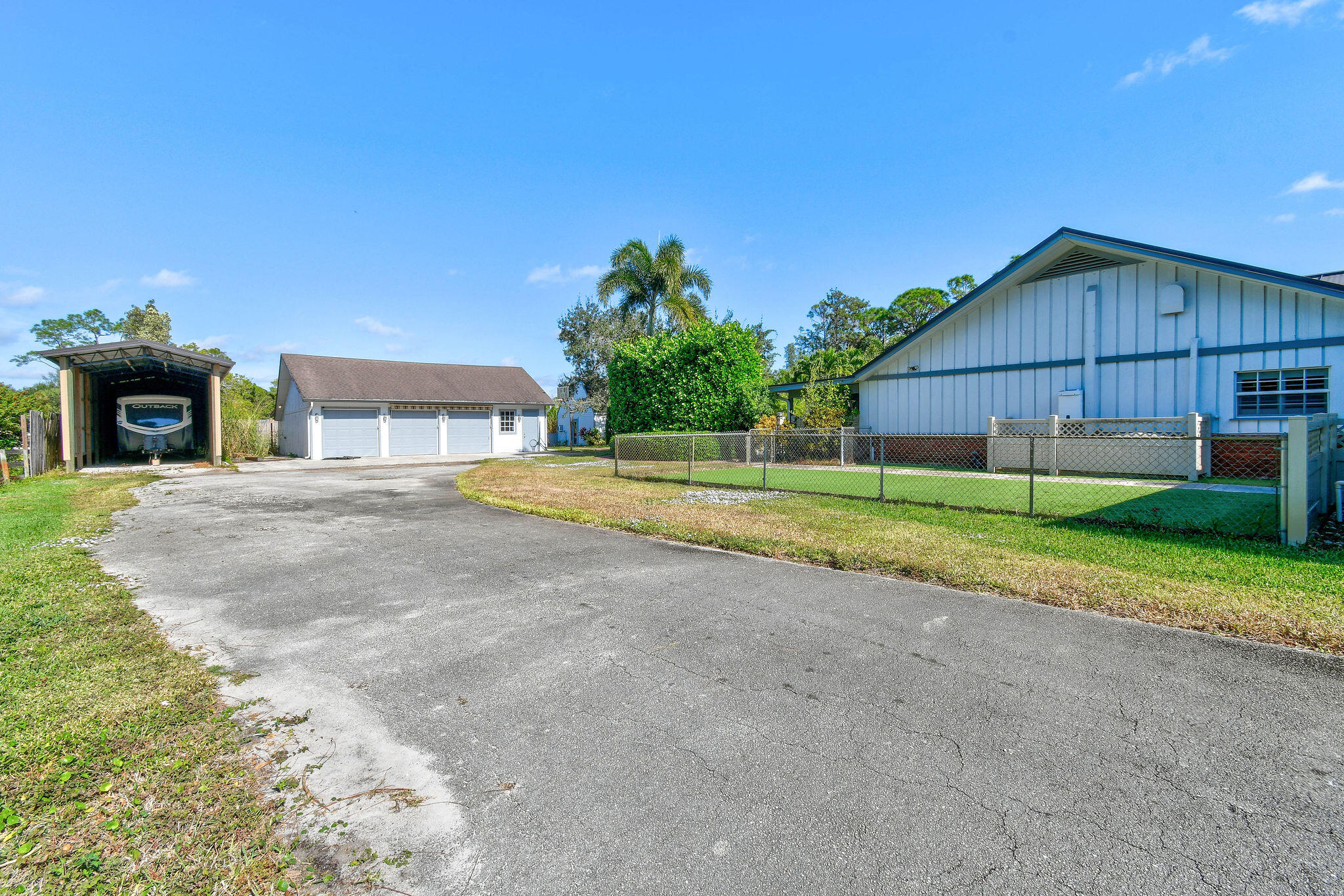 LOXAHATCHEE GROVES - Residential