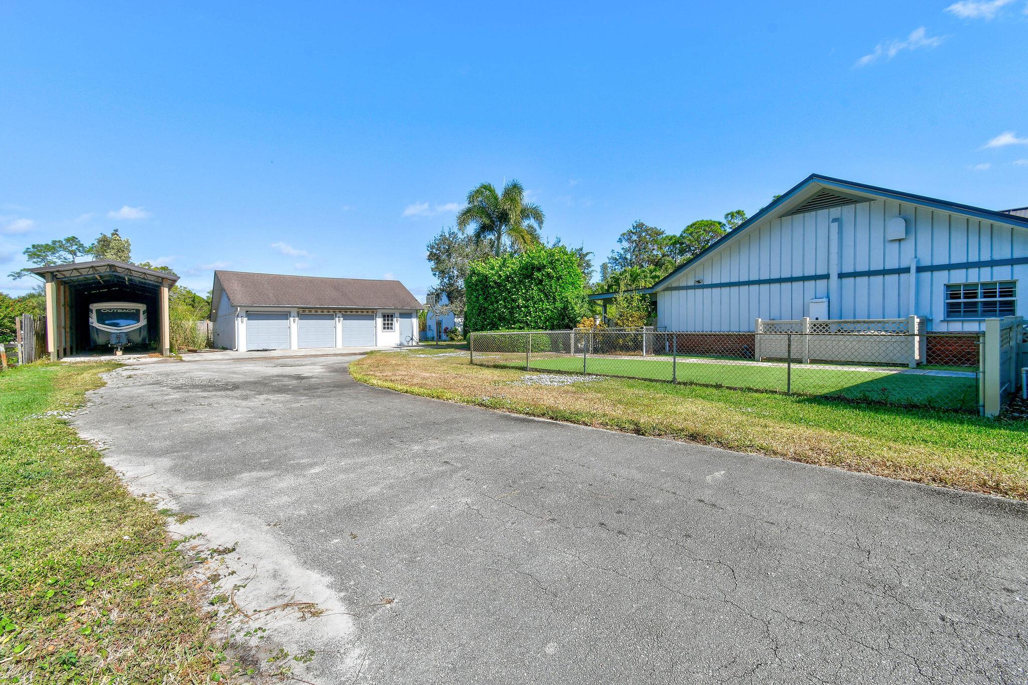 LOXAHATCHEE GROVES - Residential