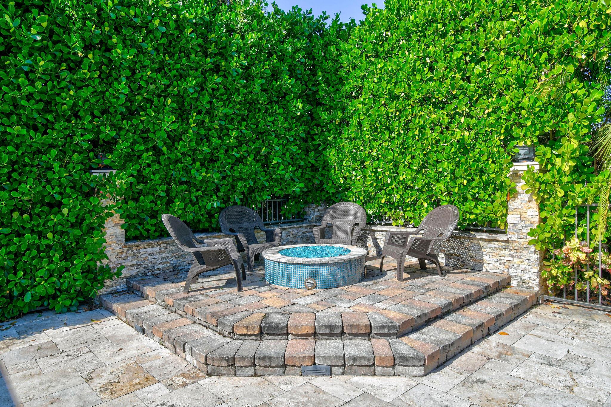 LOXAHATCHEE GROVES - Residential