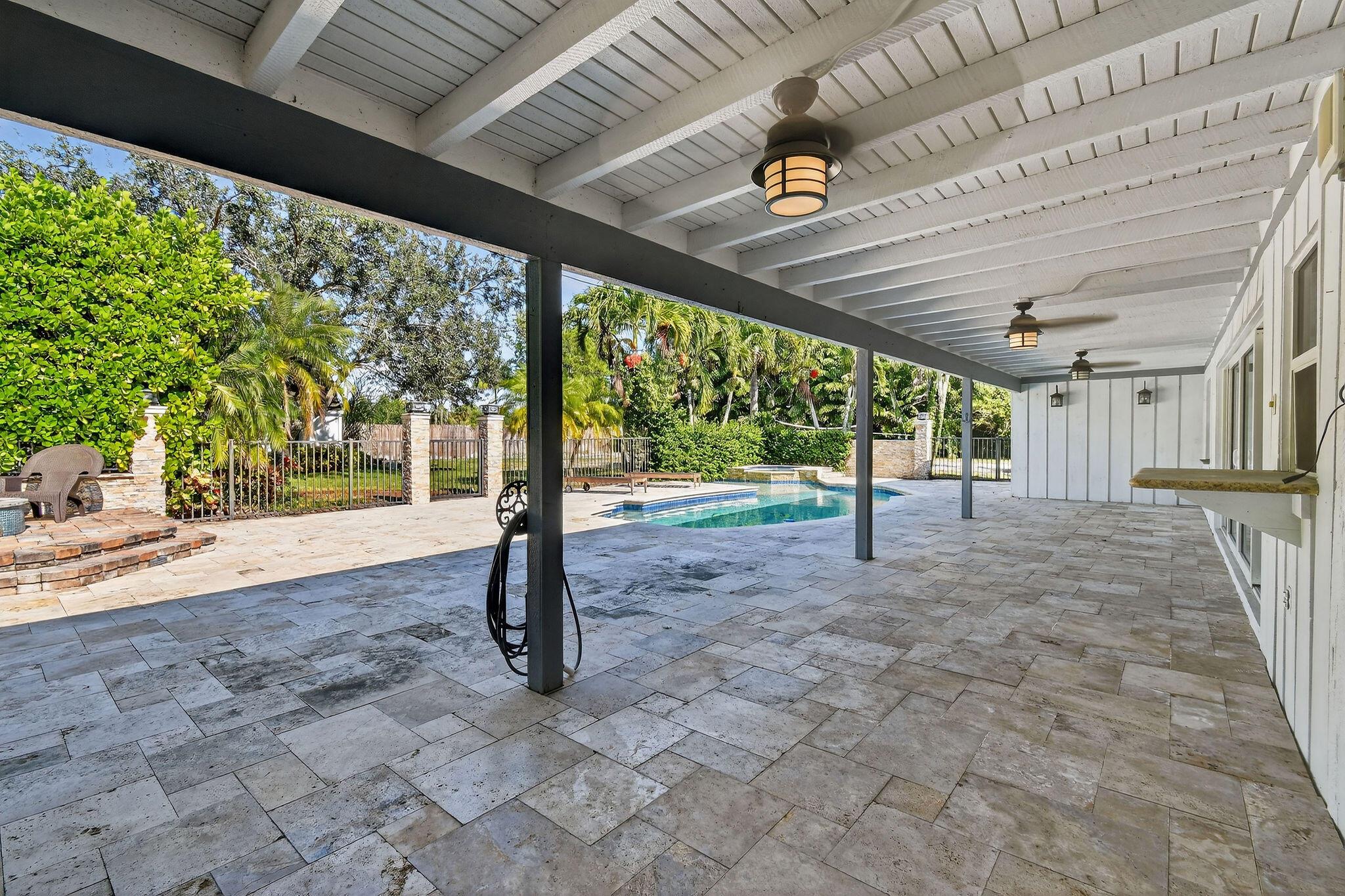 LOXAHATCHEE GROVES - Residential