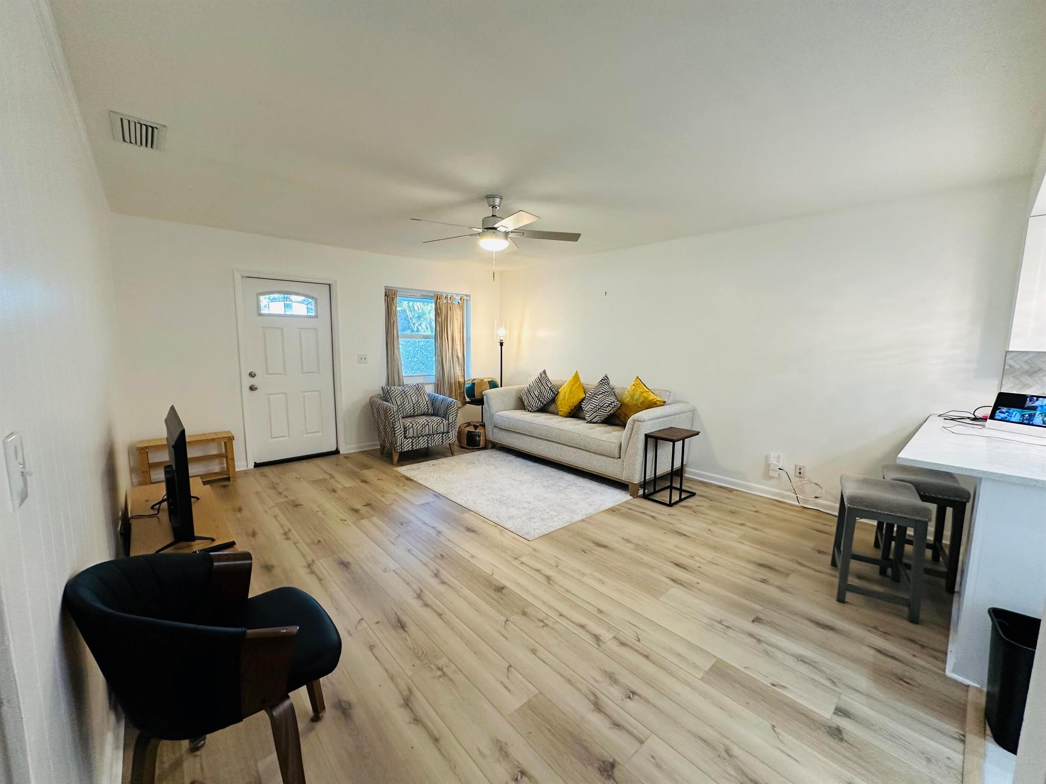 PLANTATION VILLAGE UNREC - Residential Lease