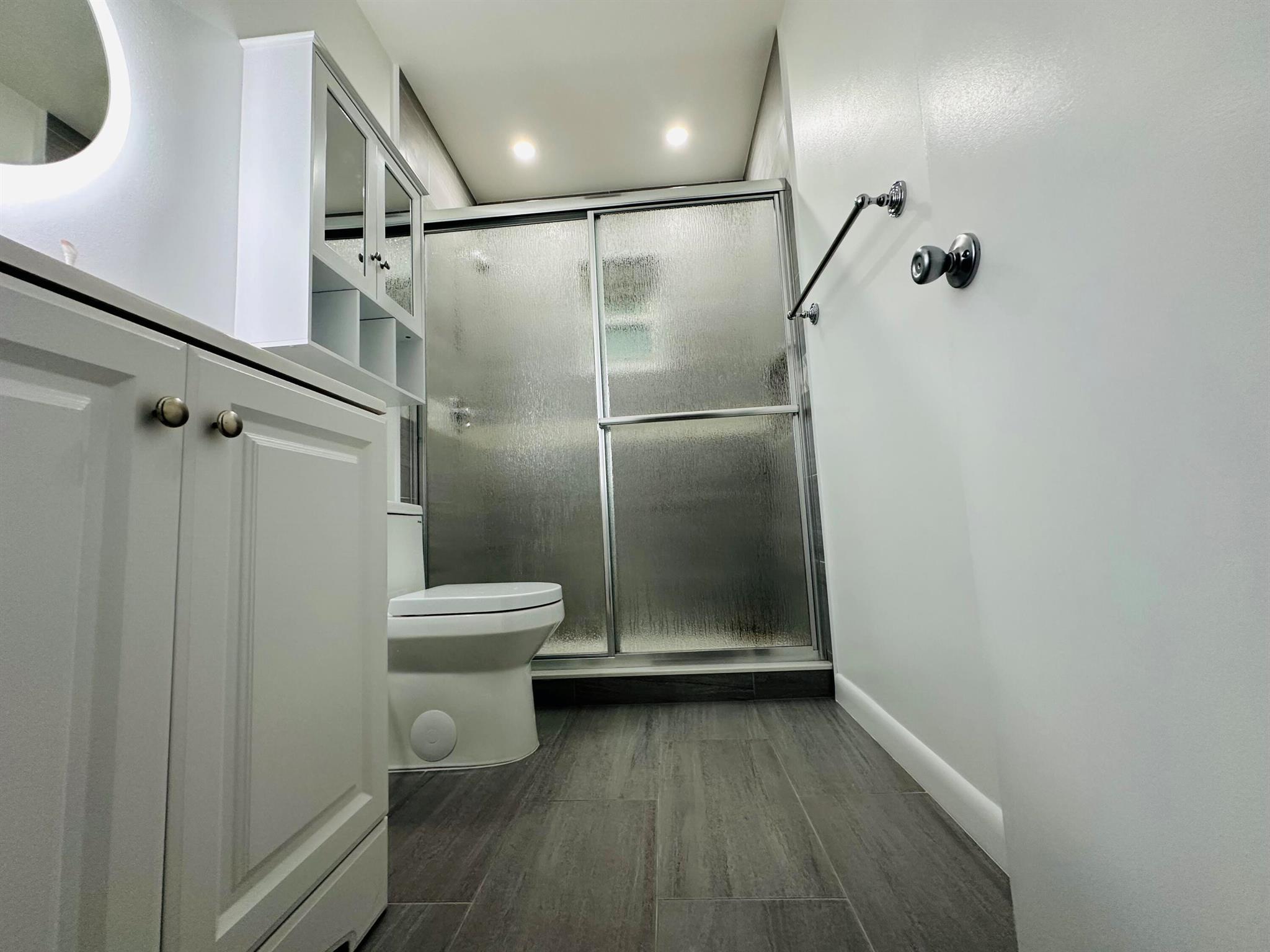 PLANTATION VILLAGE UNREC - Residential Lease