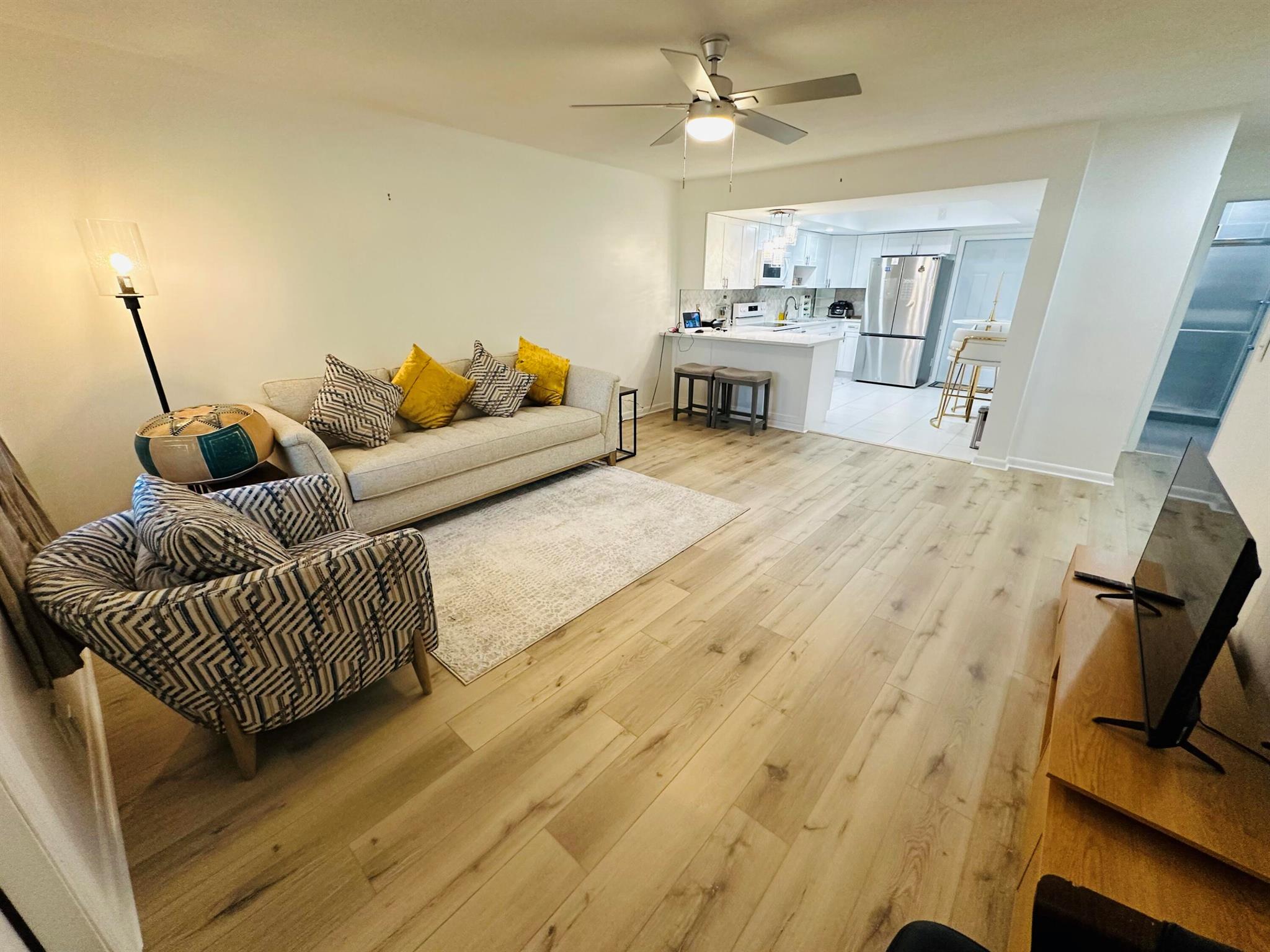 PLANTATION VILLAGE UNREC - Residential Lease