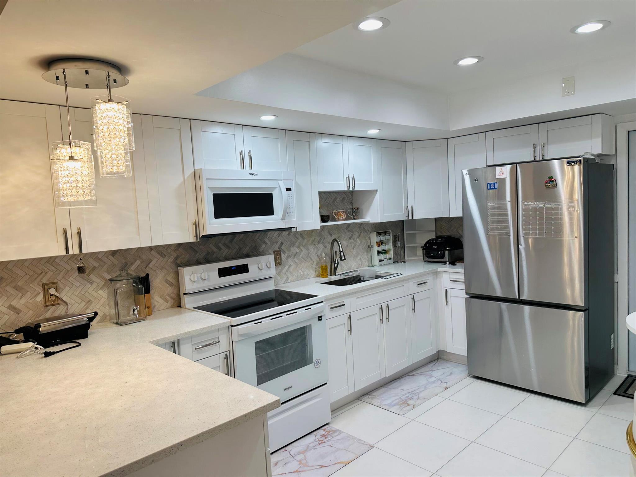 PLANTATION VILLAGE UNREC - Residential Lease