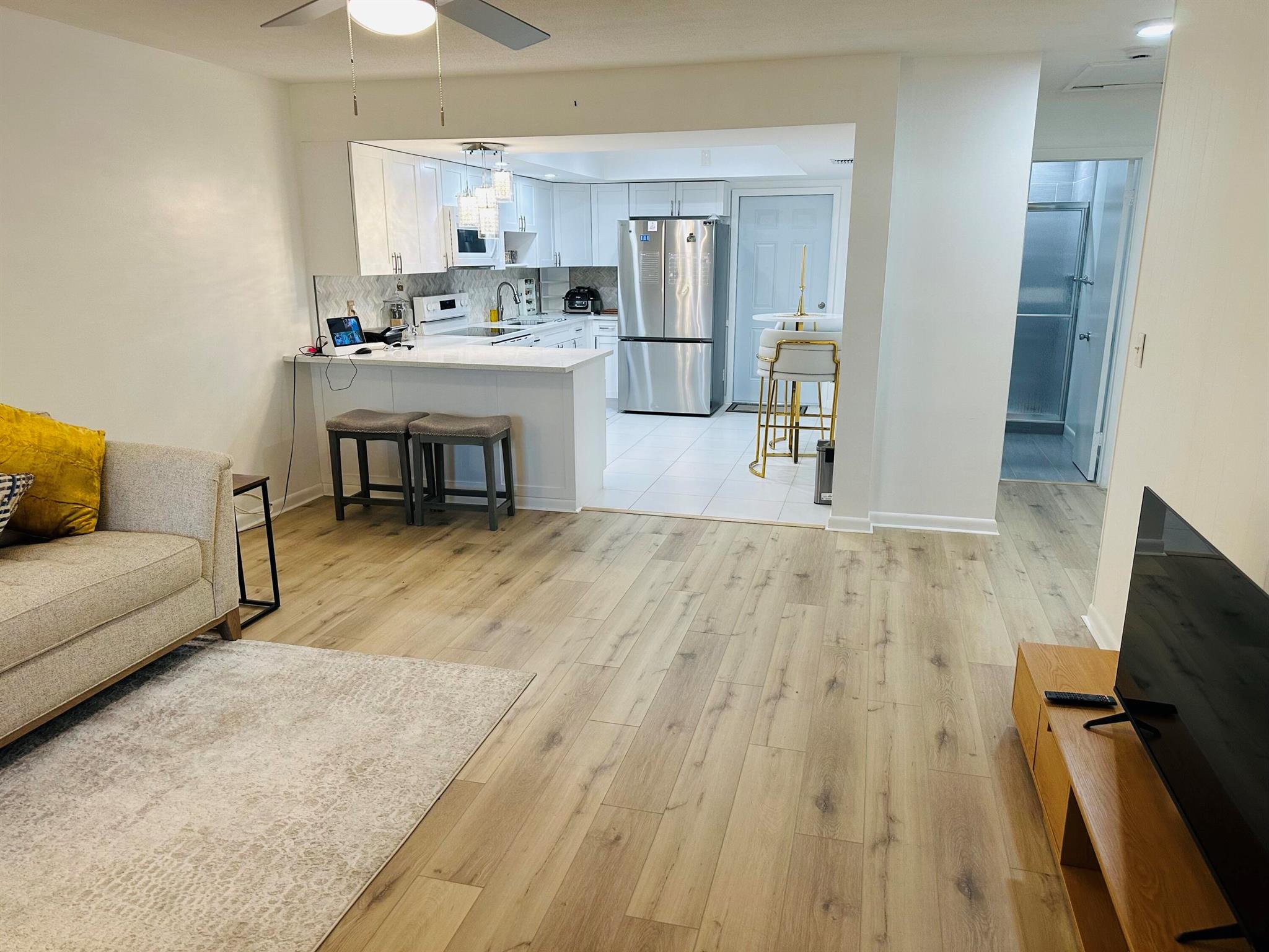 PLANTATION VILLAGE UNREC - Residential Lease