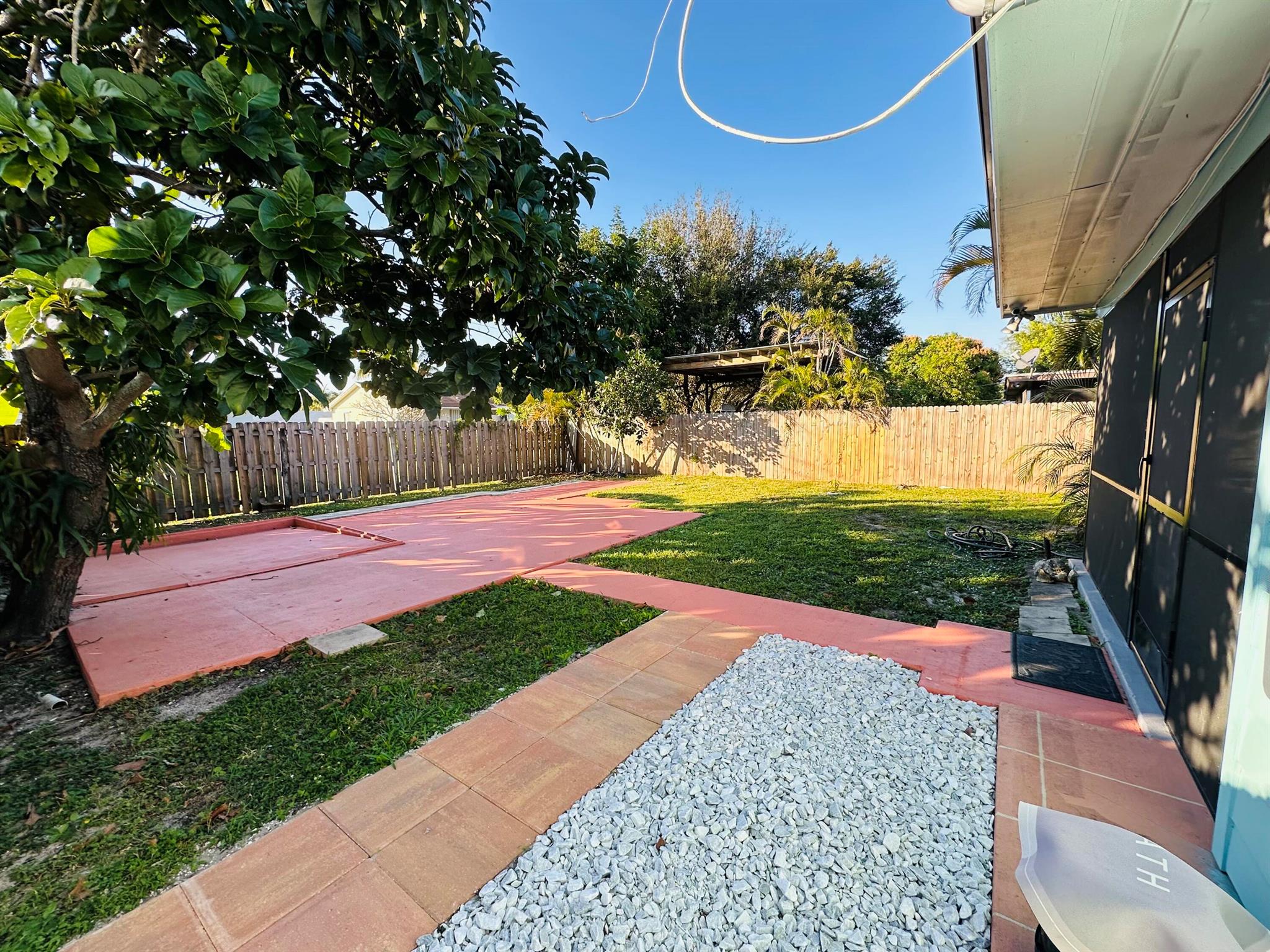 PLANTATION VILLAGE UNREC - Residential Lease