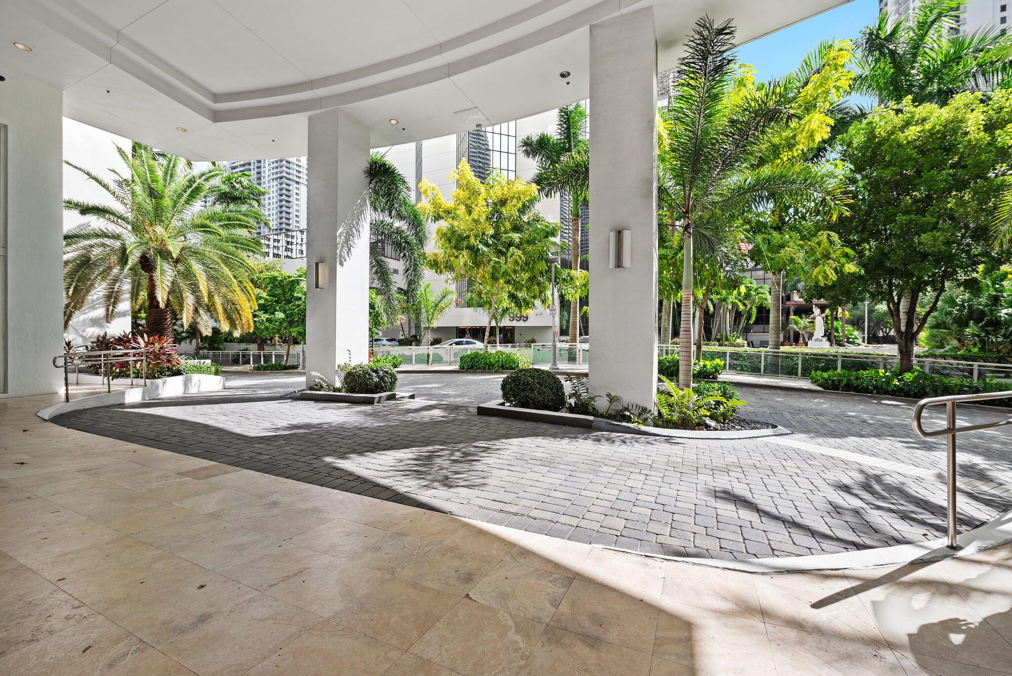 View photos, virtual tours, details... 951 Brickell Avenue 400