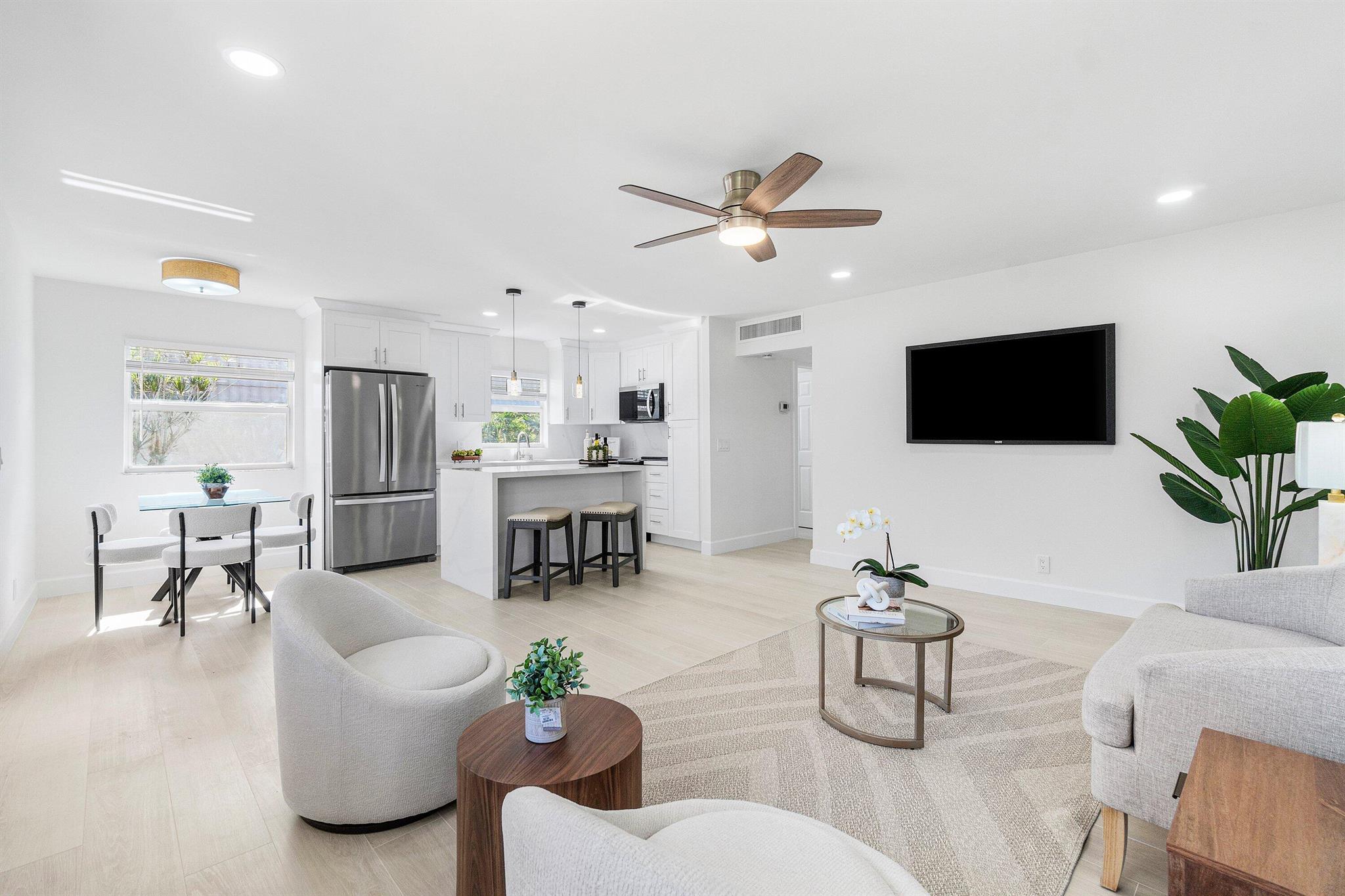 KINGS POINT VALENCIA COND - Residential