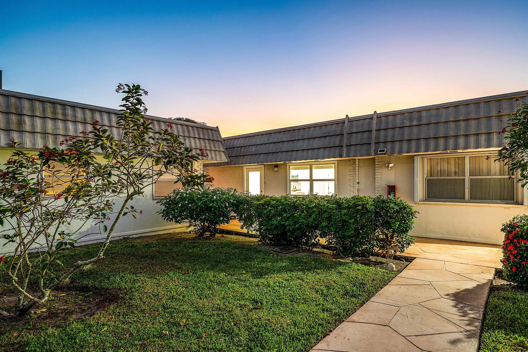 KINGS POINT VALENCIA COND - Residential