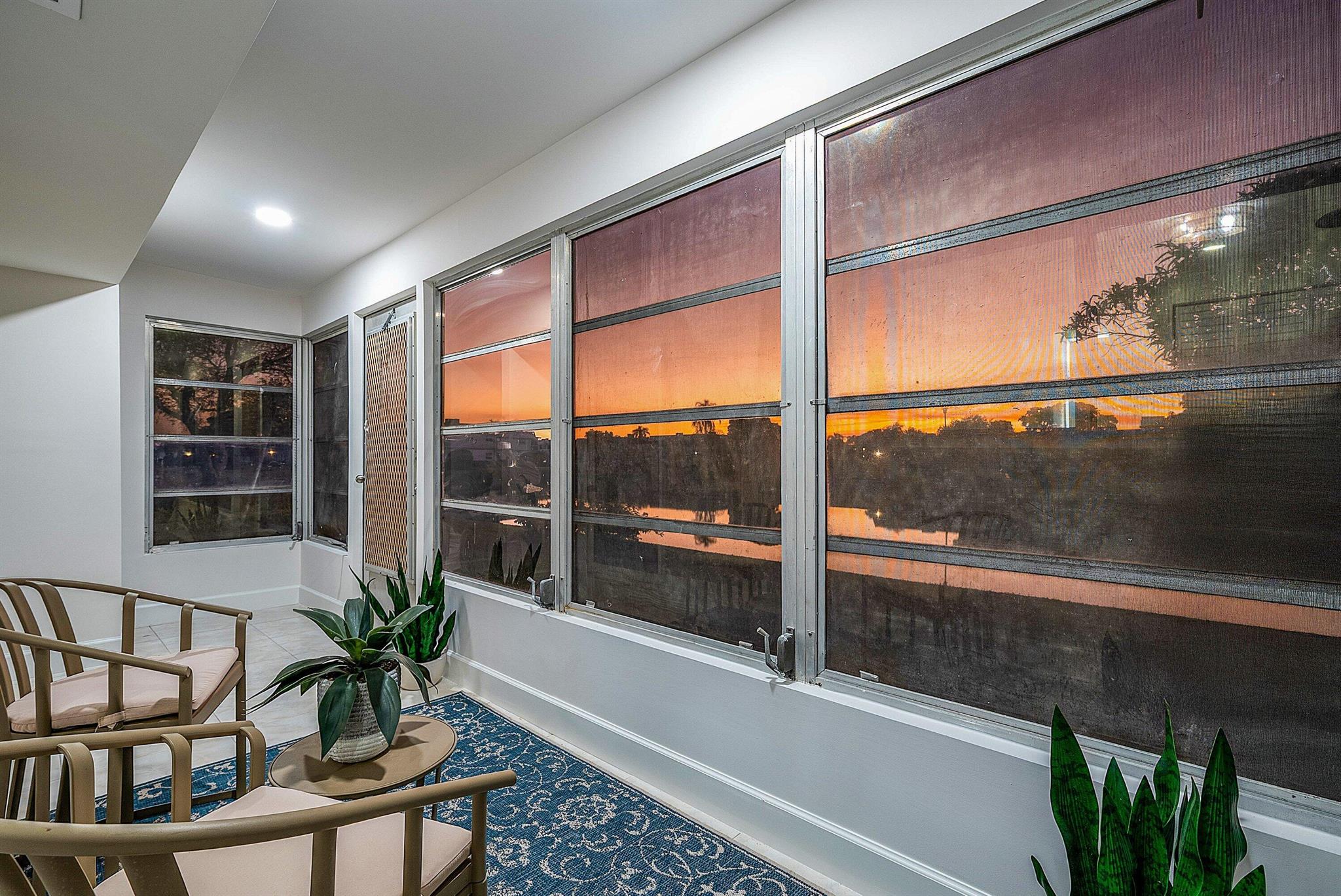 KINGS POINT VALENCIA COND - Residential