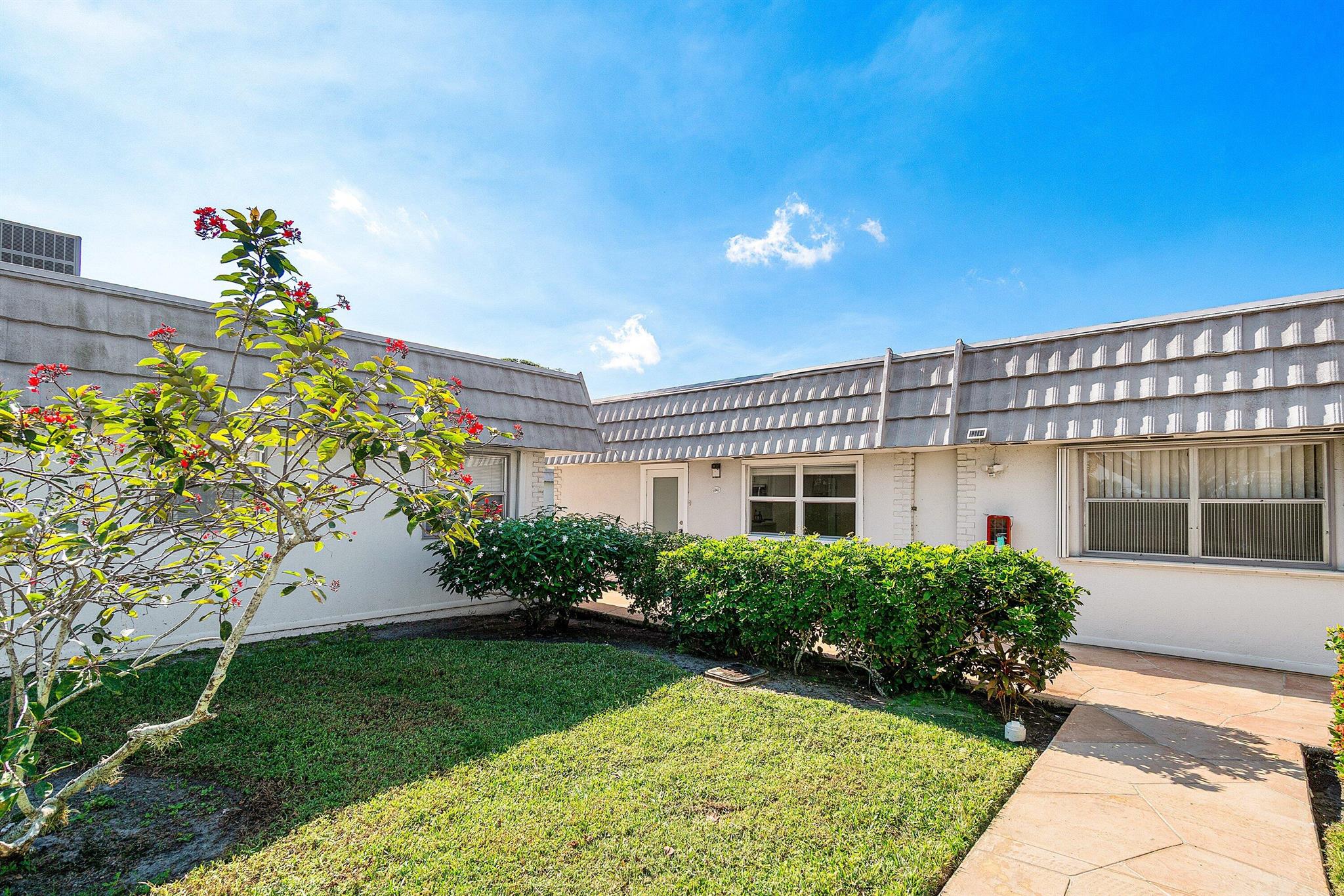 KINGS POINT VALENCIA COND - Residential