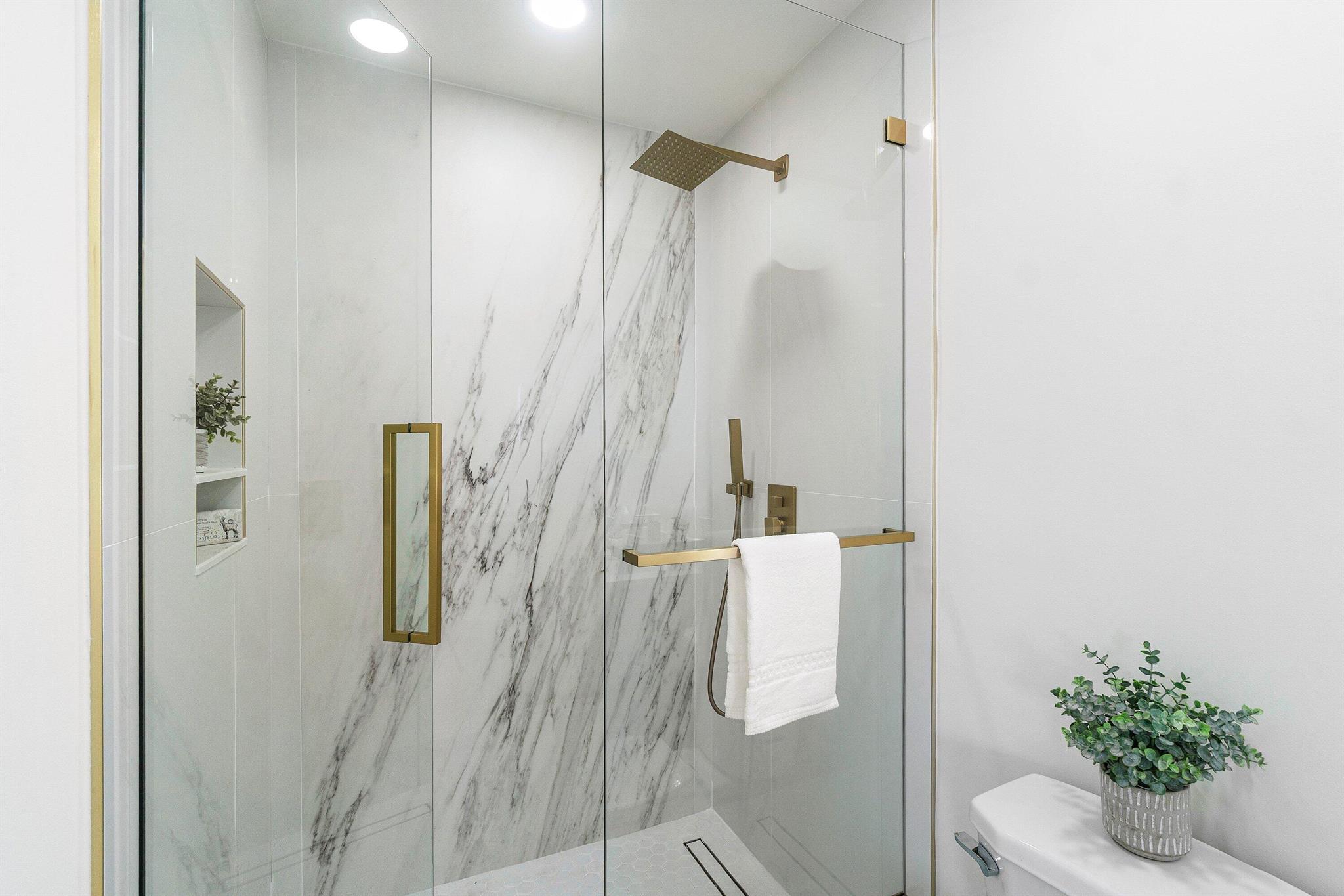 KINGS POINT VALENCIA COND - Residential