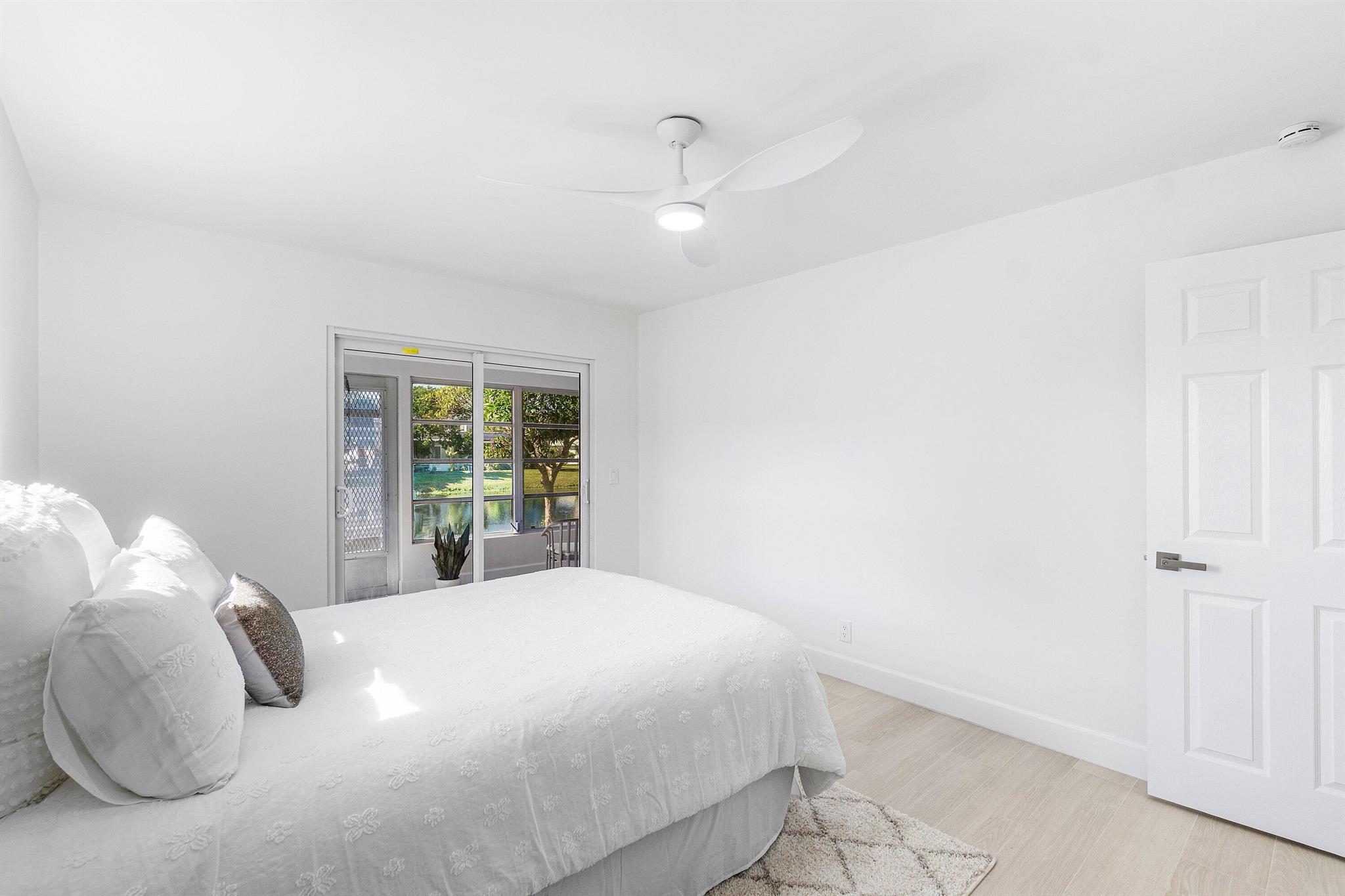 KINGS POINT VALENCIA COND - Residential