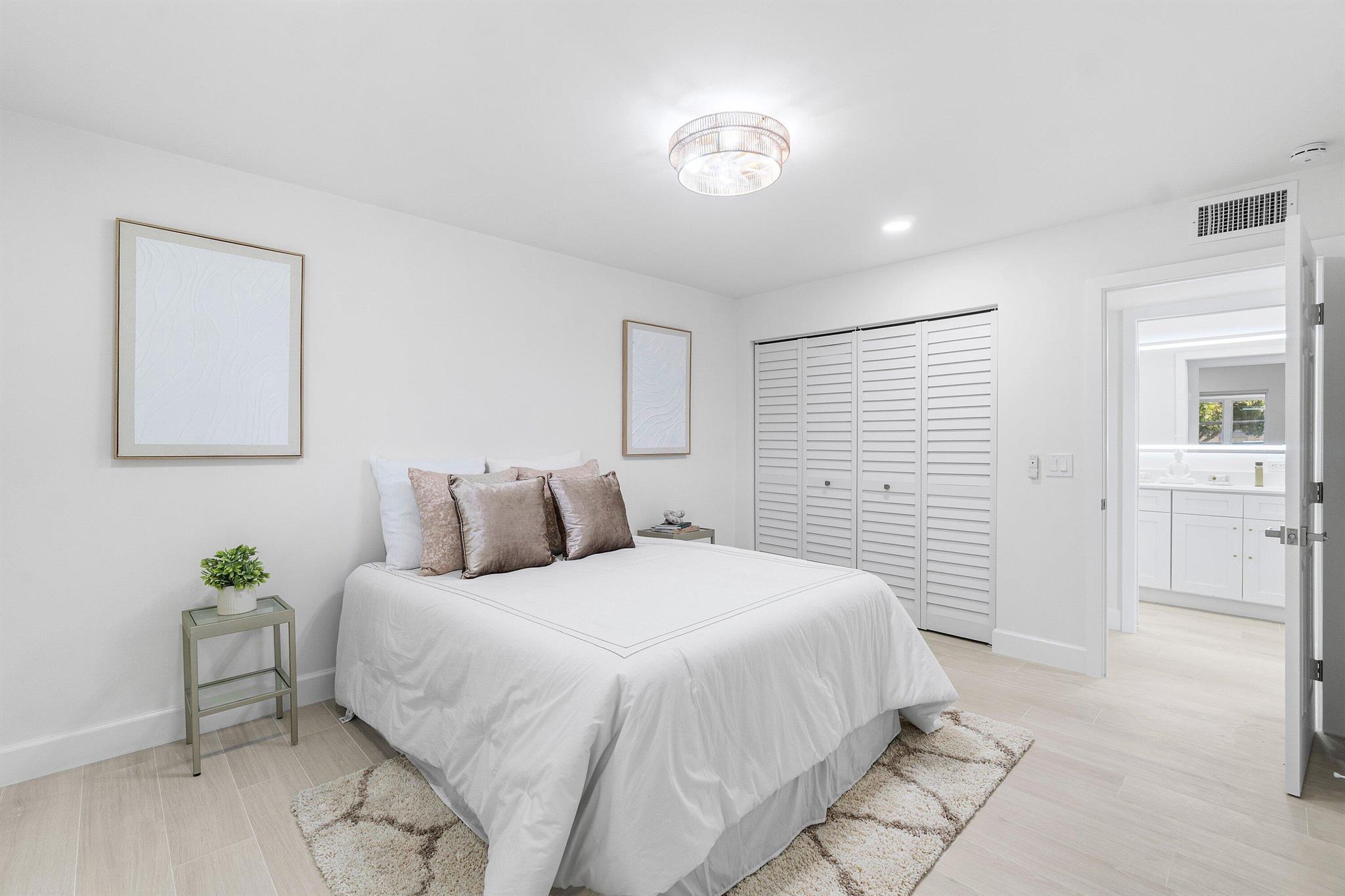 KINGS POINT VALENCIA COND - Residential