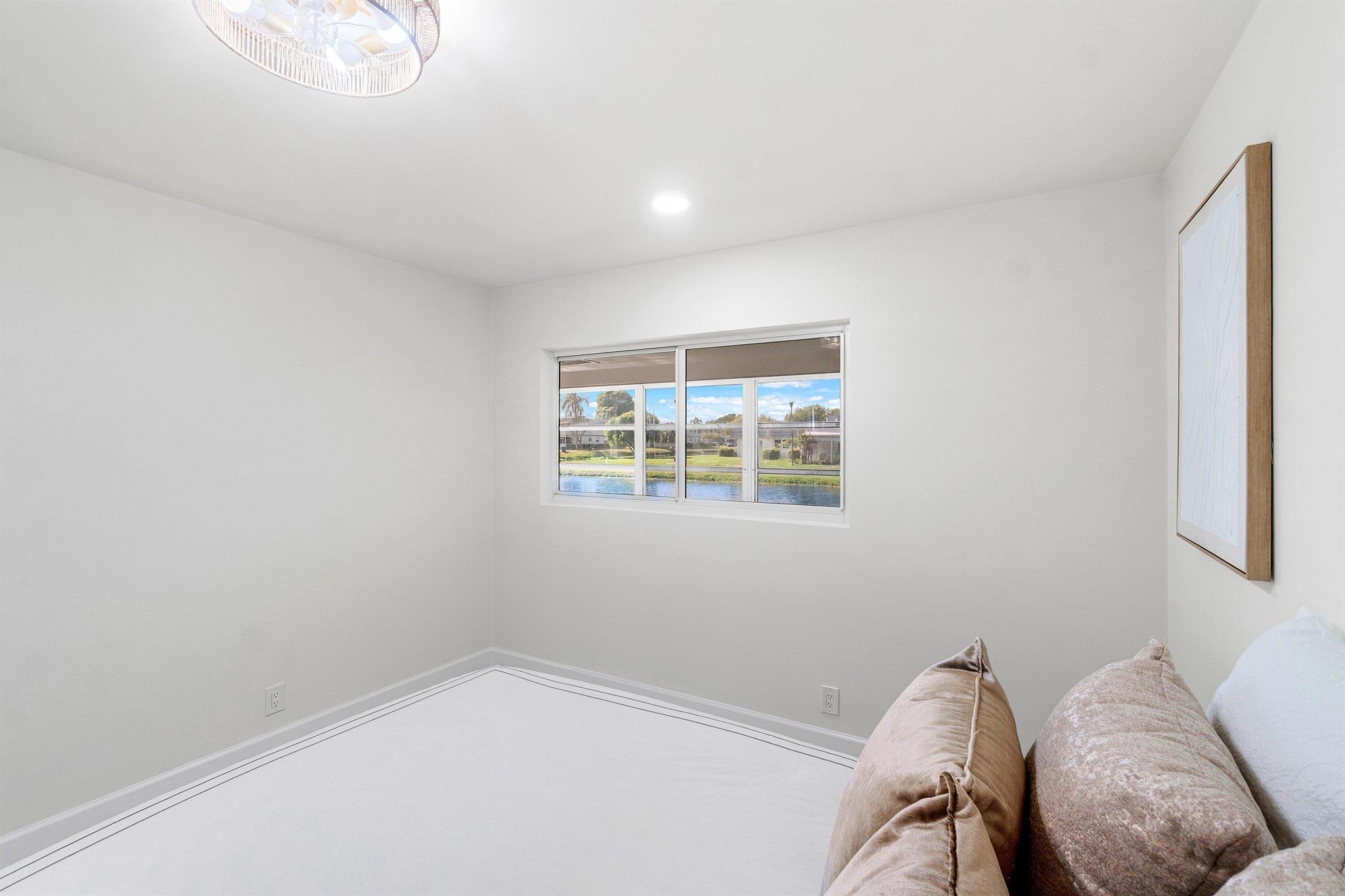 KINGS POINT VALENCIA COND - Residential