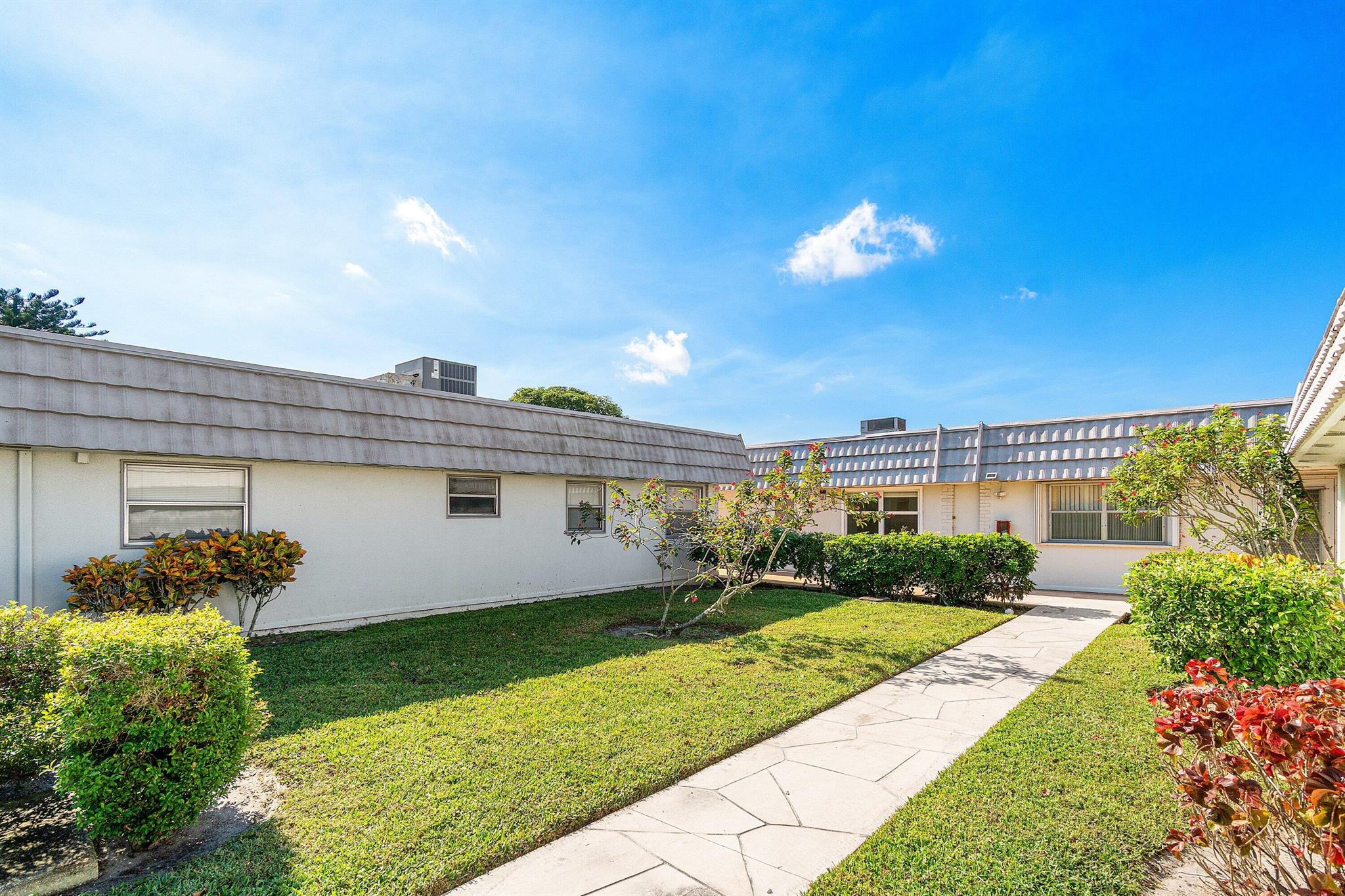 KINGS POINT VALENCIA COND - Residential