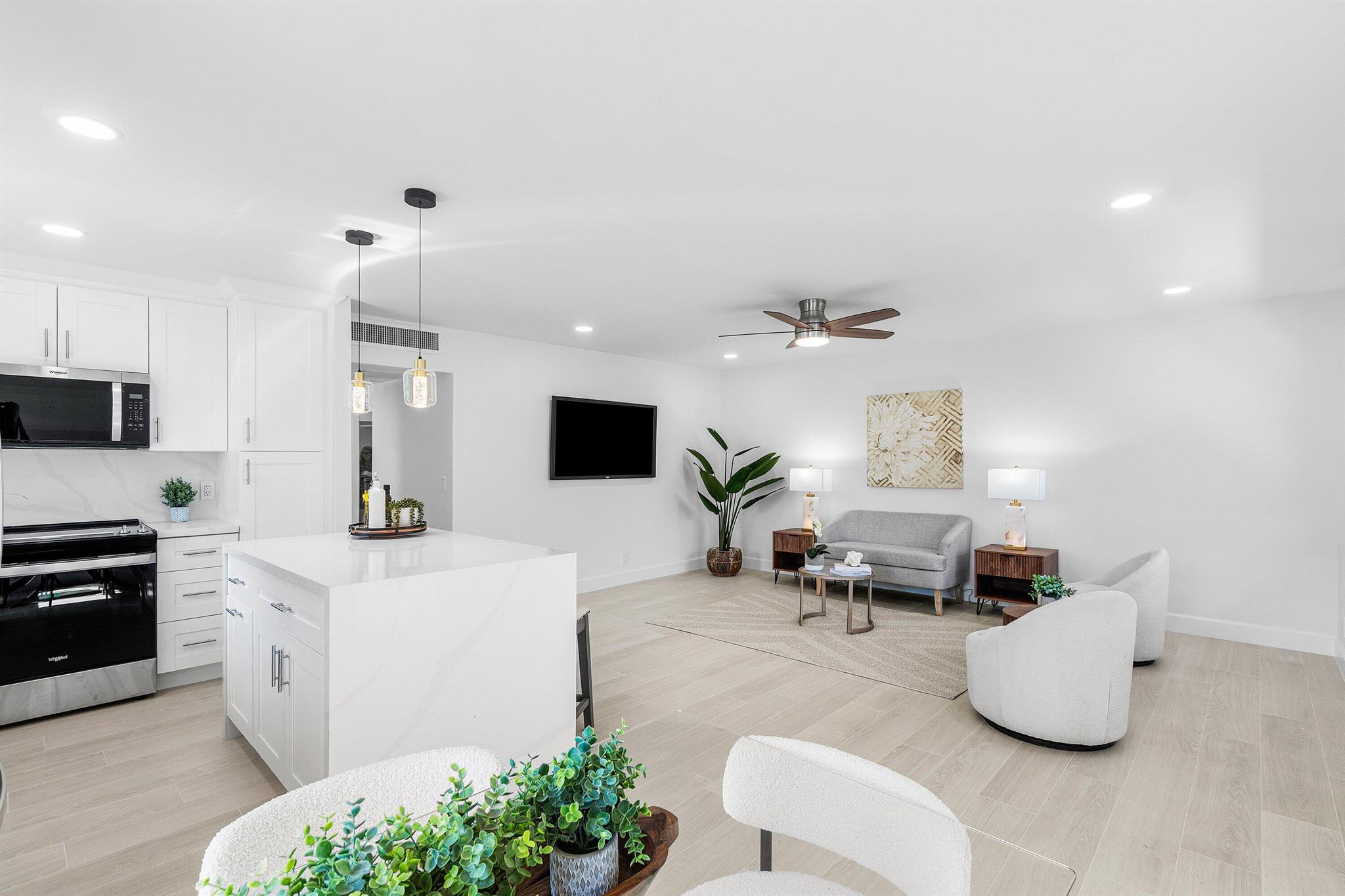 KINGS POINT VALENCIA COND - Residential