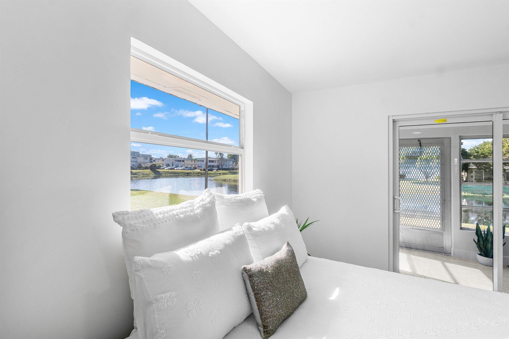 KINGS POINT VALENCIA COND - Residential