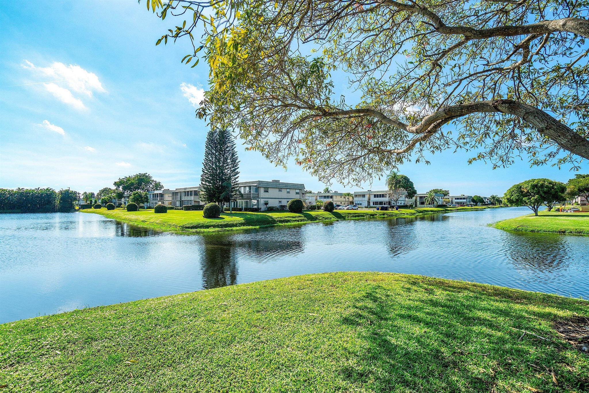 KINGS POINT VALENCIA COND - Residential