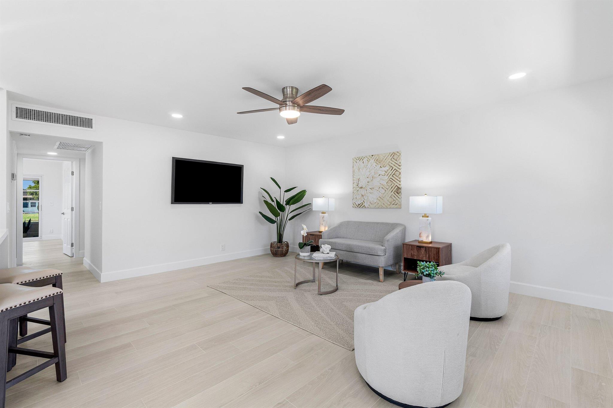 KINGS POINT VALENCIA COND - Residential