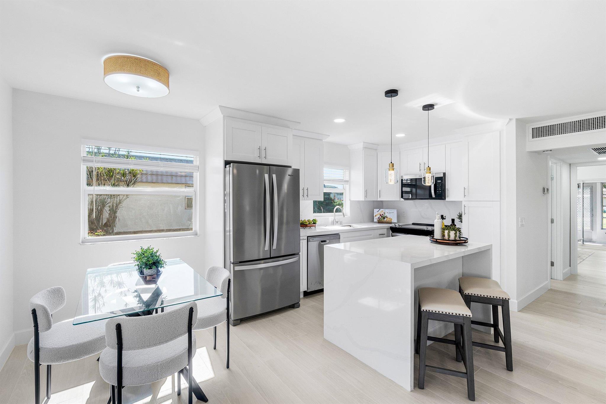 KINGS POINT VALENCIA COND - Residential