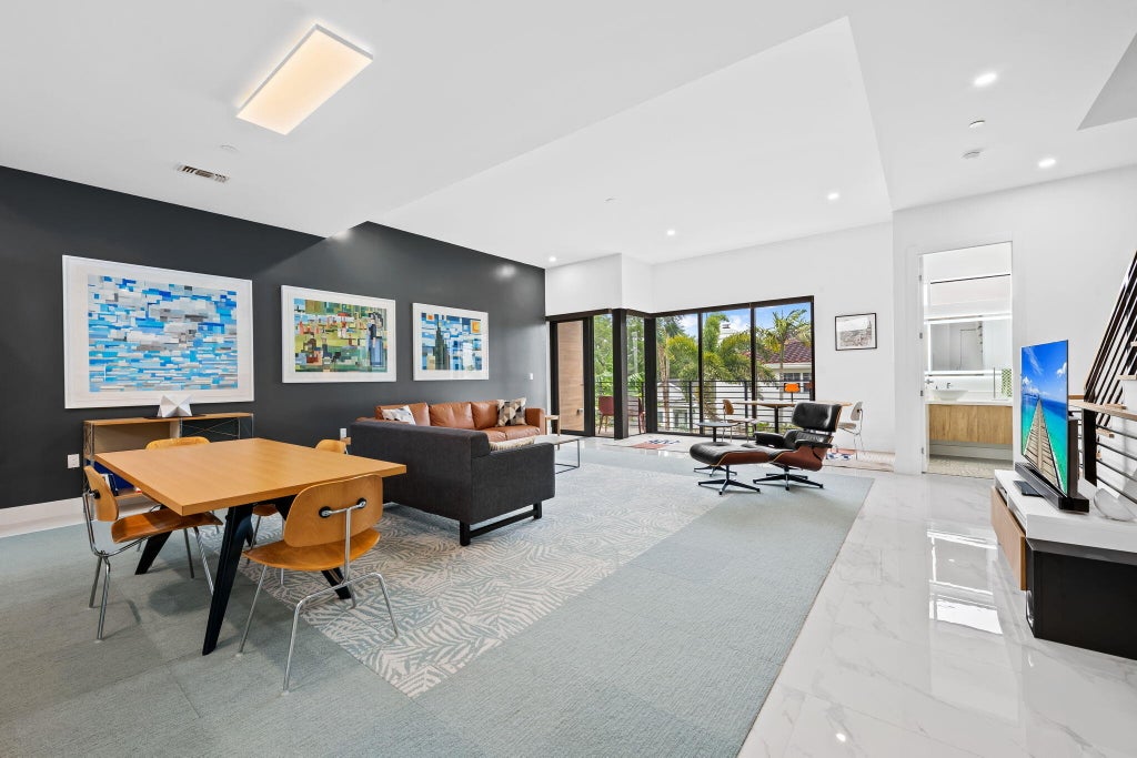 Photo of 818 NE 2ND Street, Fort Lauderdale, FL 33301 (MLS # B26072566)