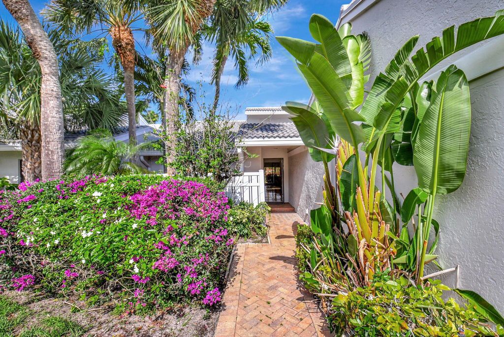 Photo of 45 Eastgate Drive #B, Boynton Beach, FL 33436 (MLS # R11078334)