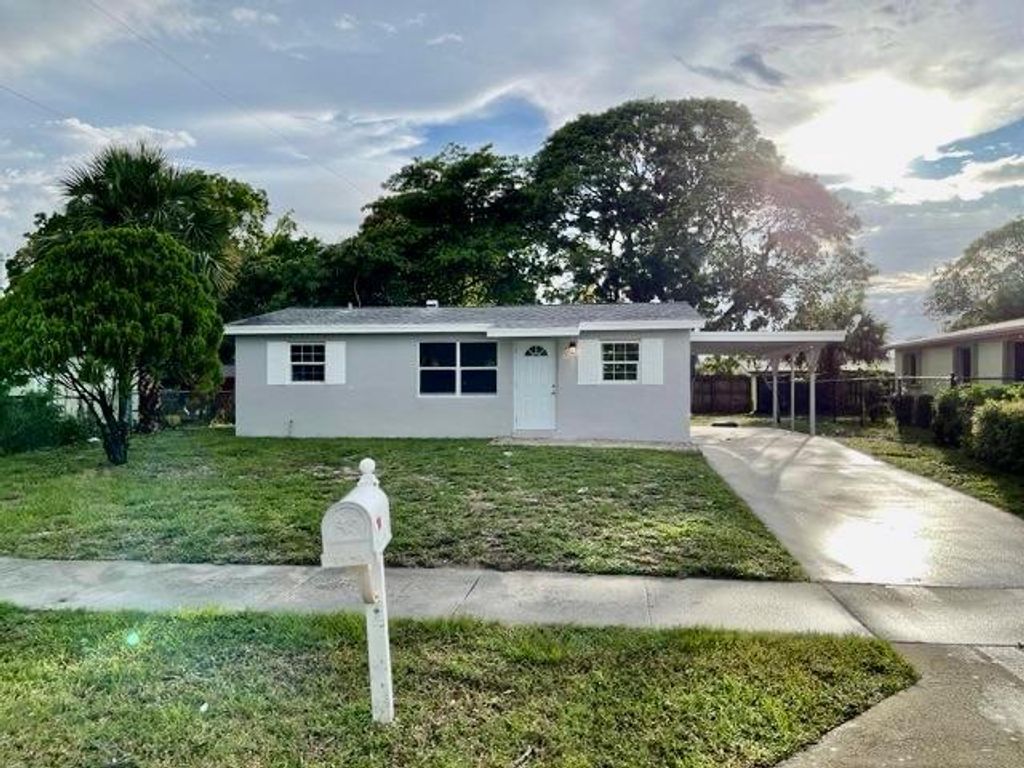 Photo of 308 NW 11th Avenue Ave, Delray Beach, FL 33444 (MLS # R10728604)