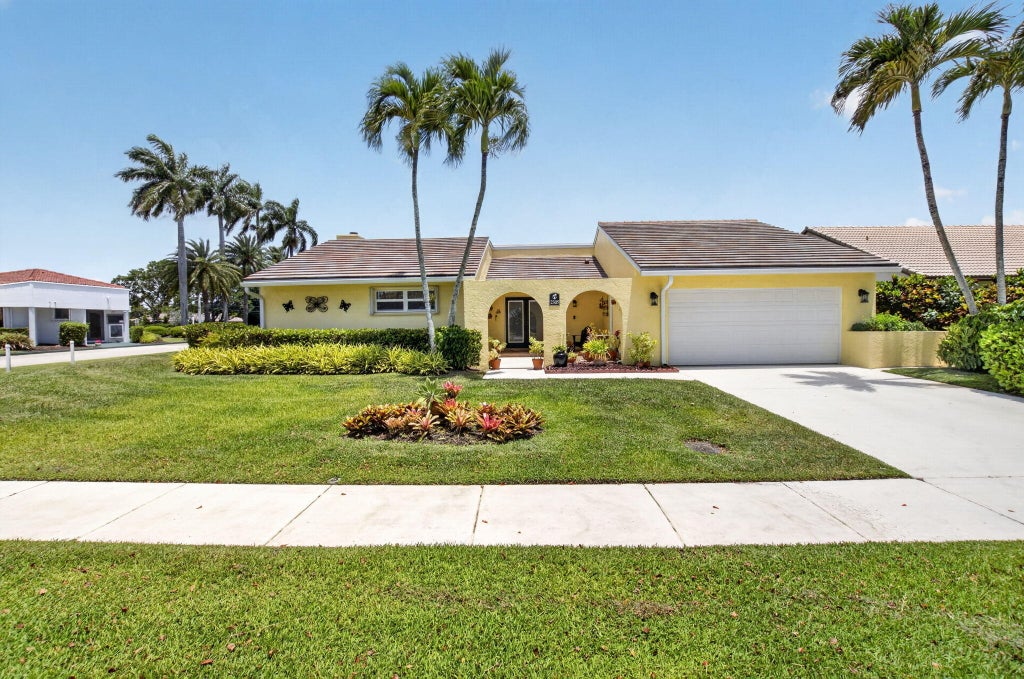 Photo of 2305 SW 23rd Cranbrook Drive, Boynton Beach, FL 33436 (MLS # B26036073)