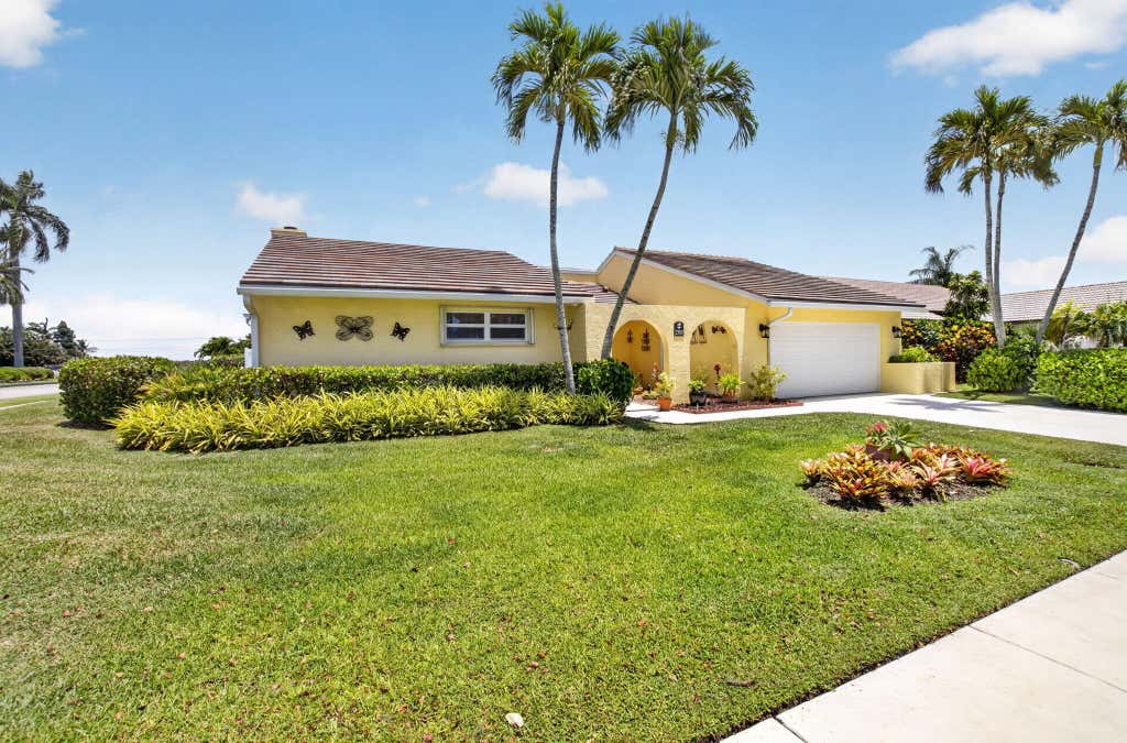 Photo of 2305 SW 23rd Cranbrook Drive, Boynton Beach, FL 33436 (MLS # B26036073)
