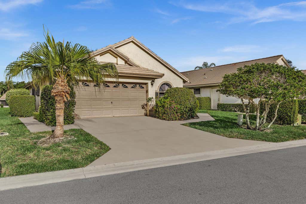 Photo of 4787 Brighton Lakes Boulevard, Boynton Beach, FL 33436 (MLS # B26063037)