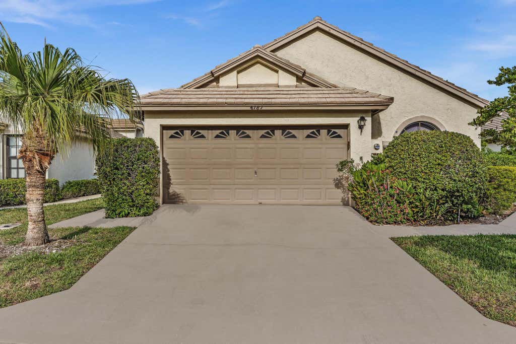 Photo of 4787 Brighton Lakes Boulevard, Boynton Beach, FL 33436 (MLS # B26063037)