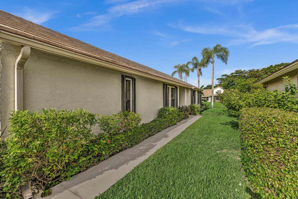 Photo of 4787 Brighton Lakes Boulevard, Boynton Beach, FL 33436 (MLS # B26063037)