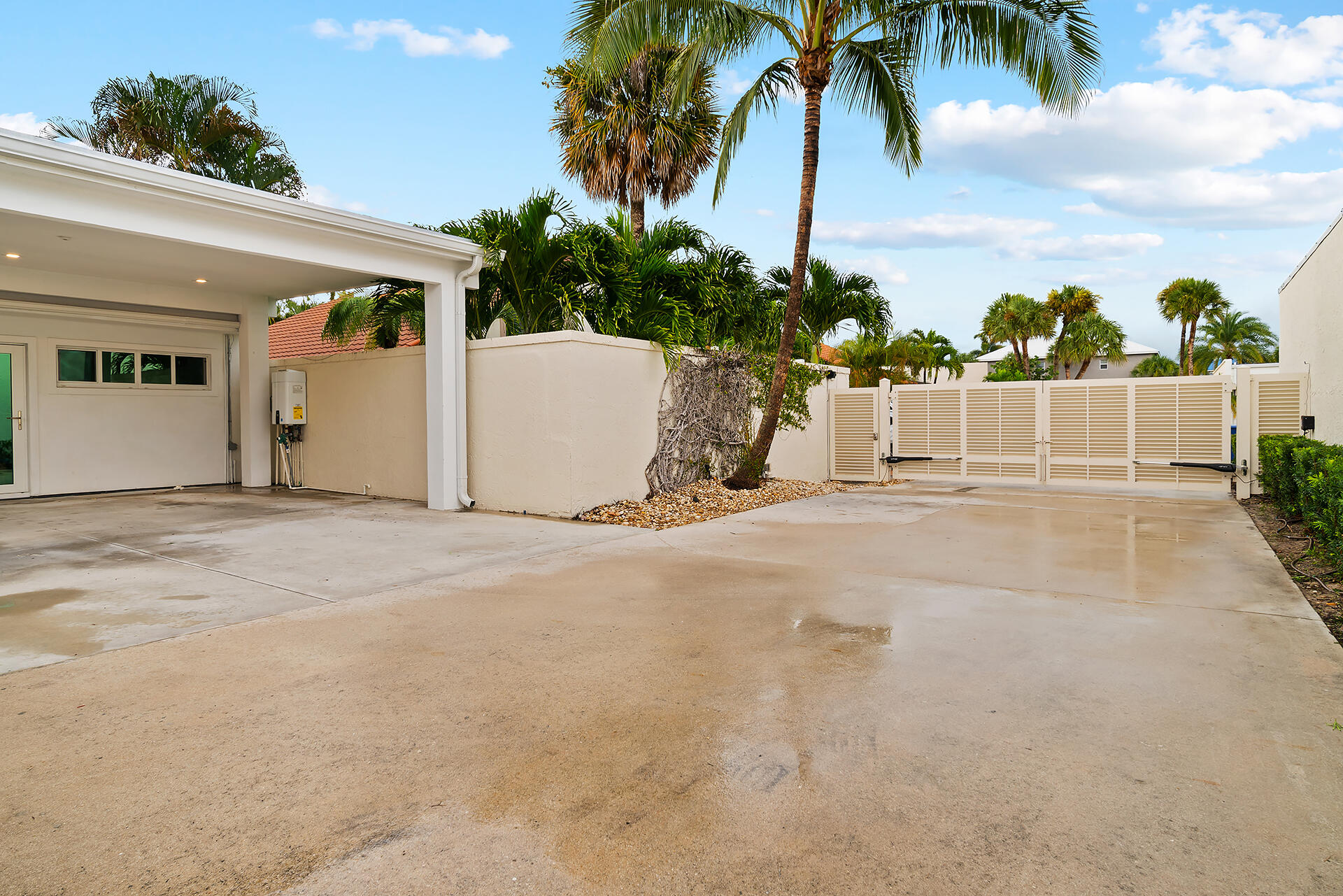 OCEAN WALK PLACE - Residential Lease