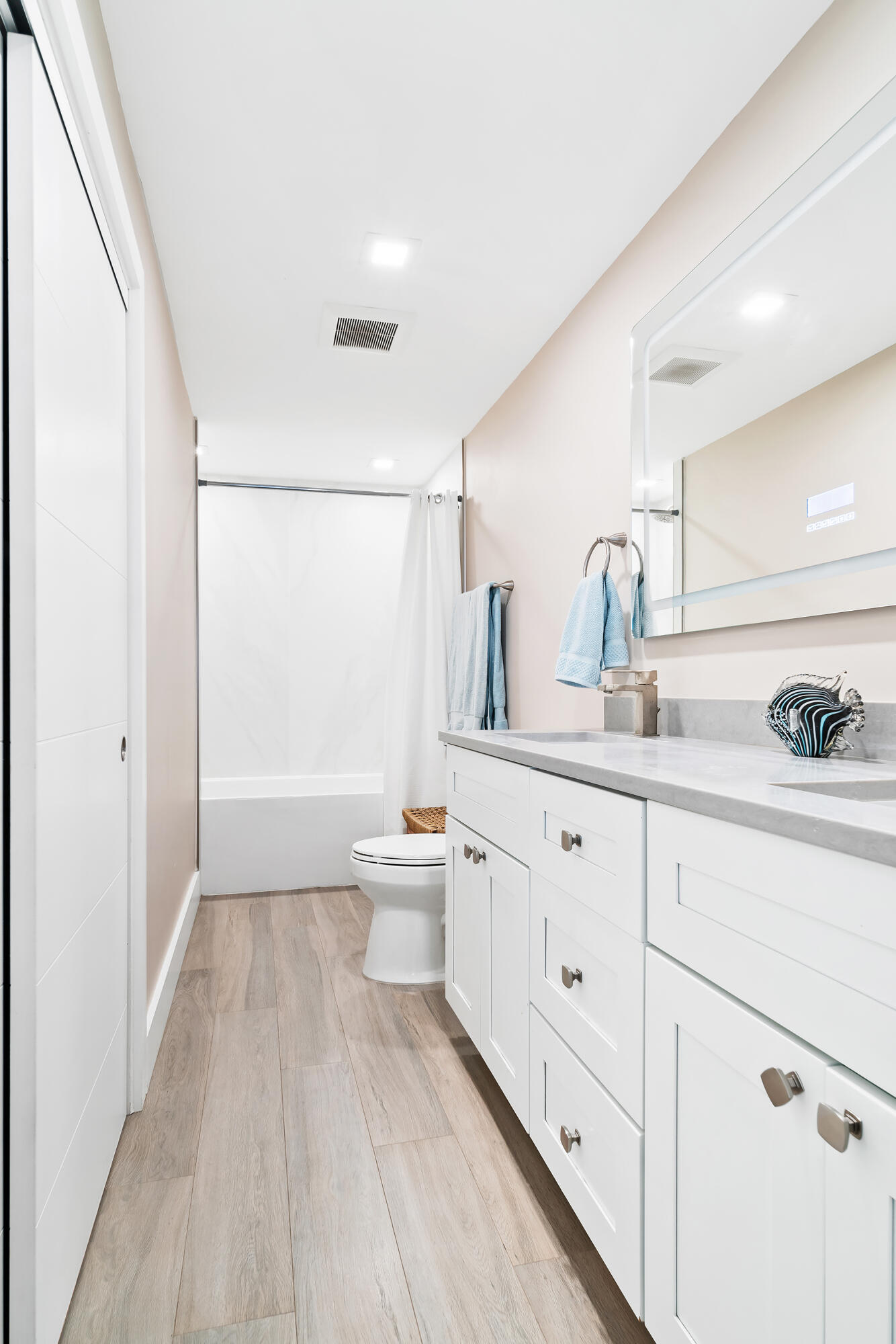 OCEAN WALK PLACE - Residential Lease