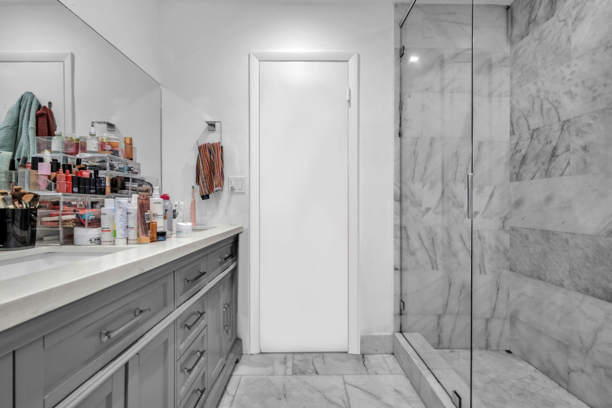 Family Twnhs Of The Lakes - Residential