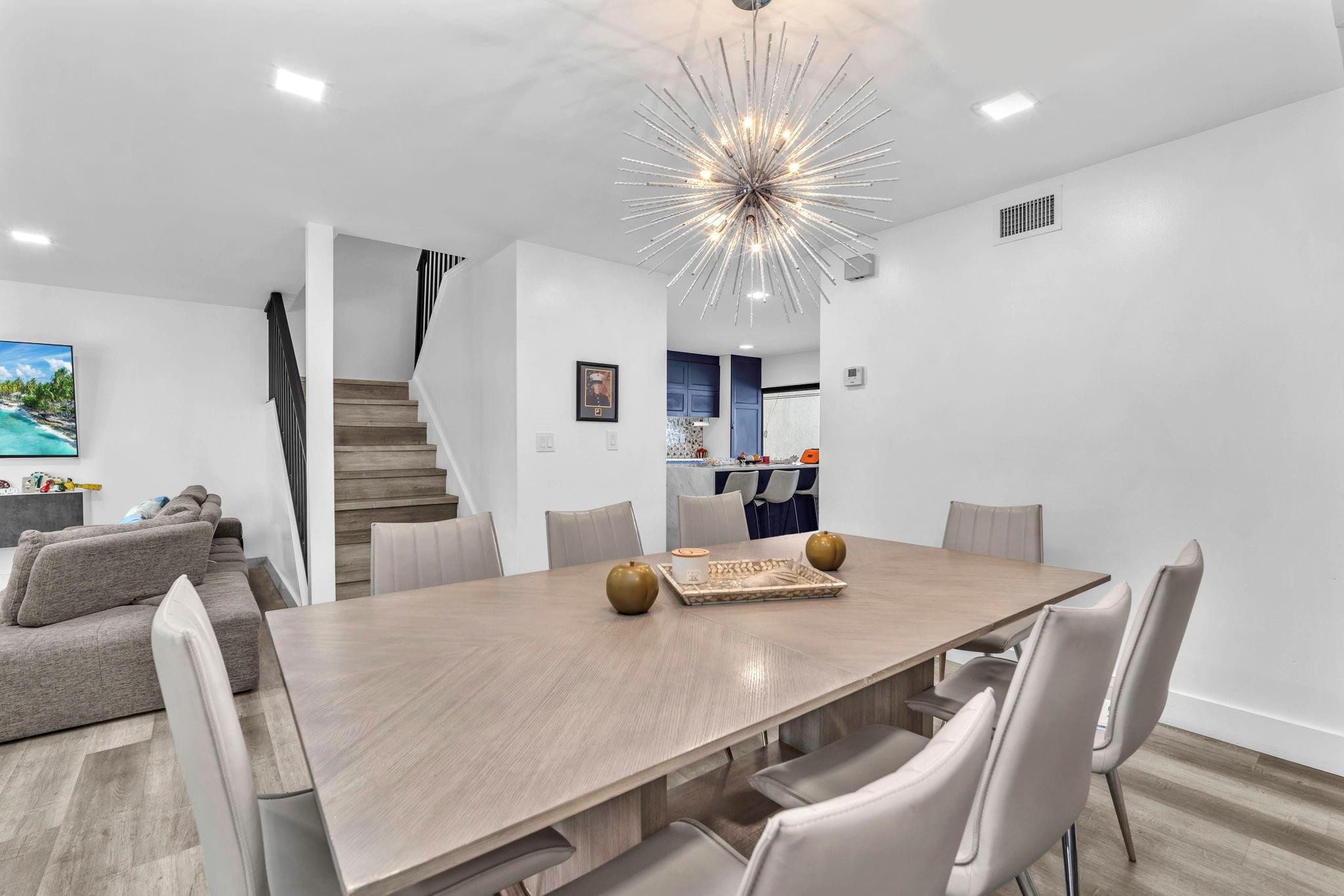 Family Twnhs Of The Lakes - Residential