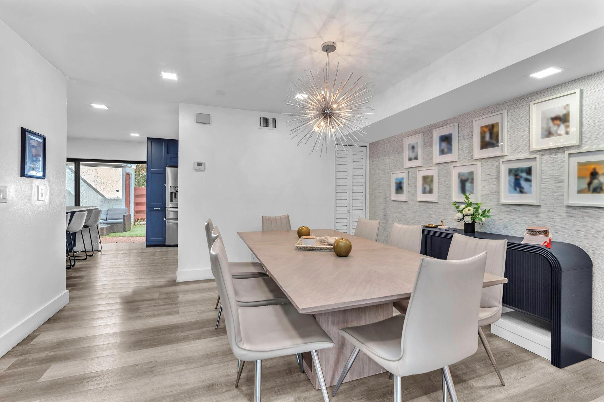 Family Twnhs Of The Lakes - Residential