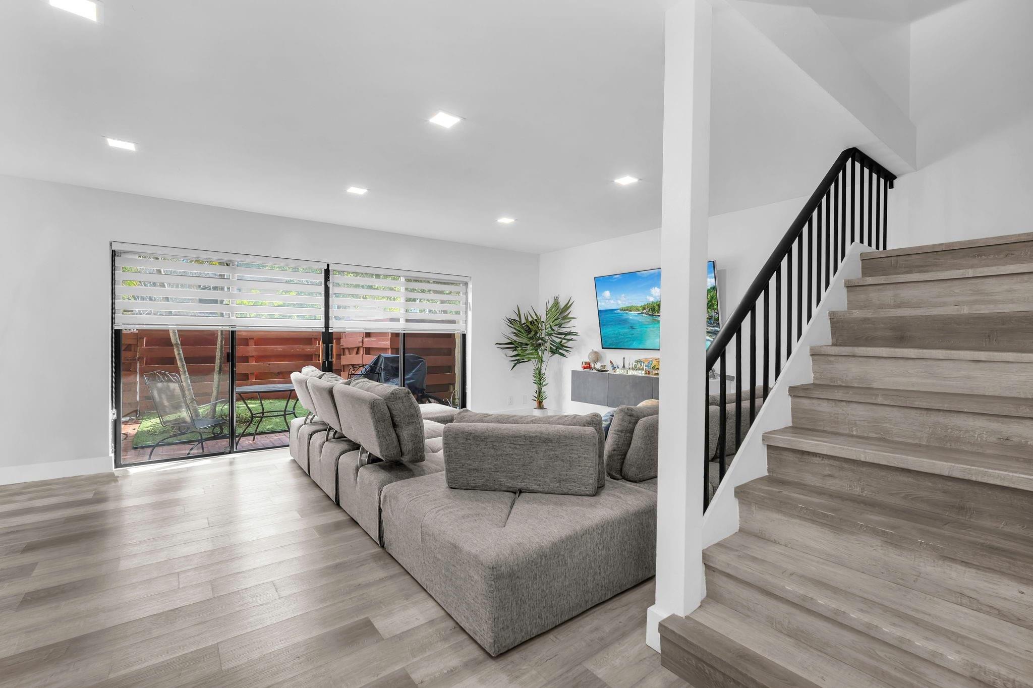 Family Twnhs Of The Lakes - Residential