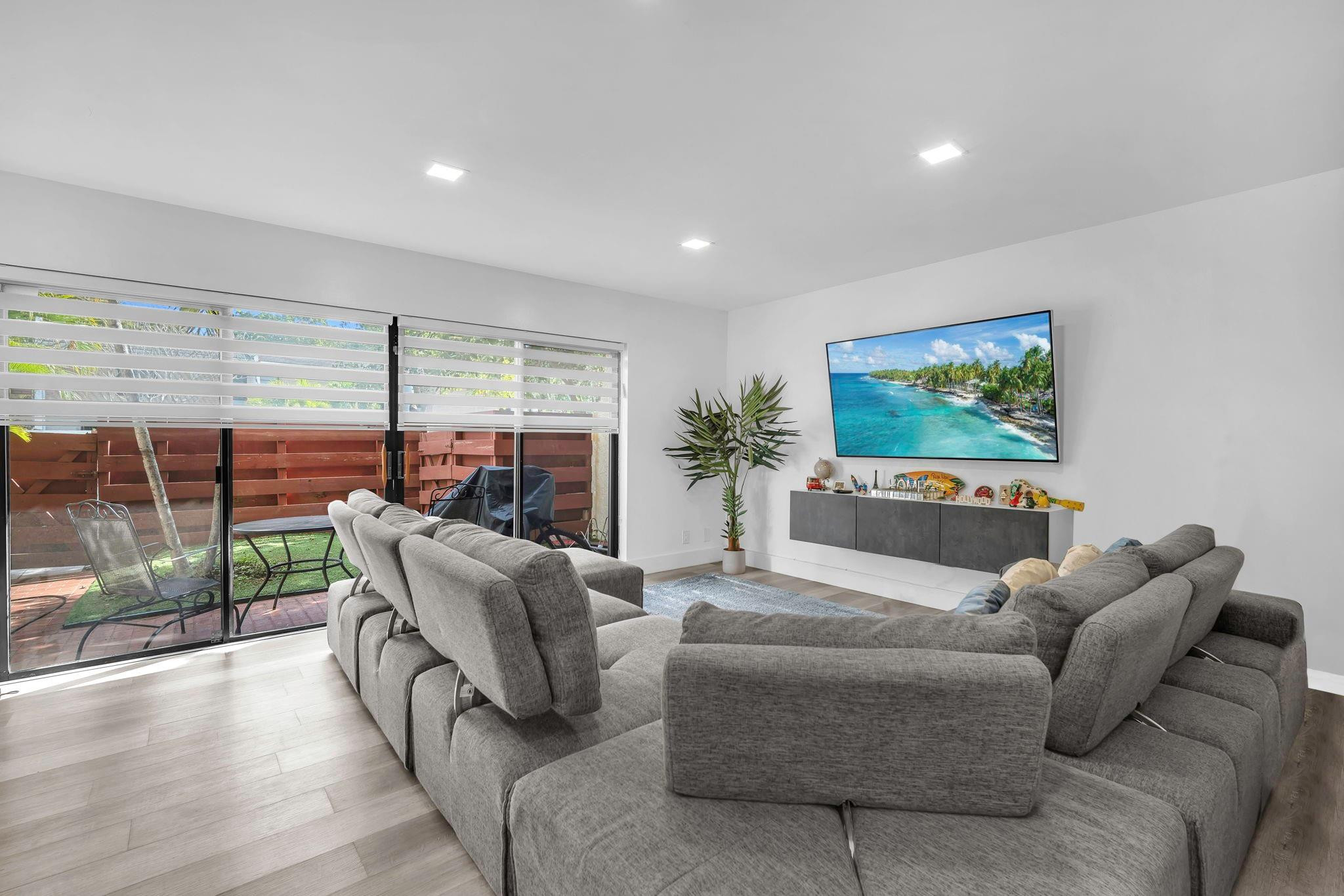 Family Twnhs Of The Lakes - Residential