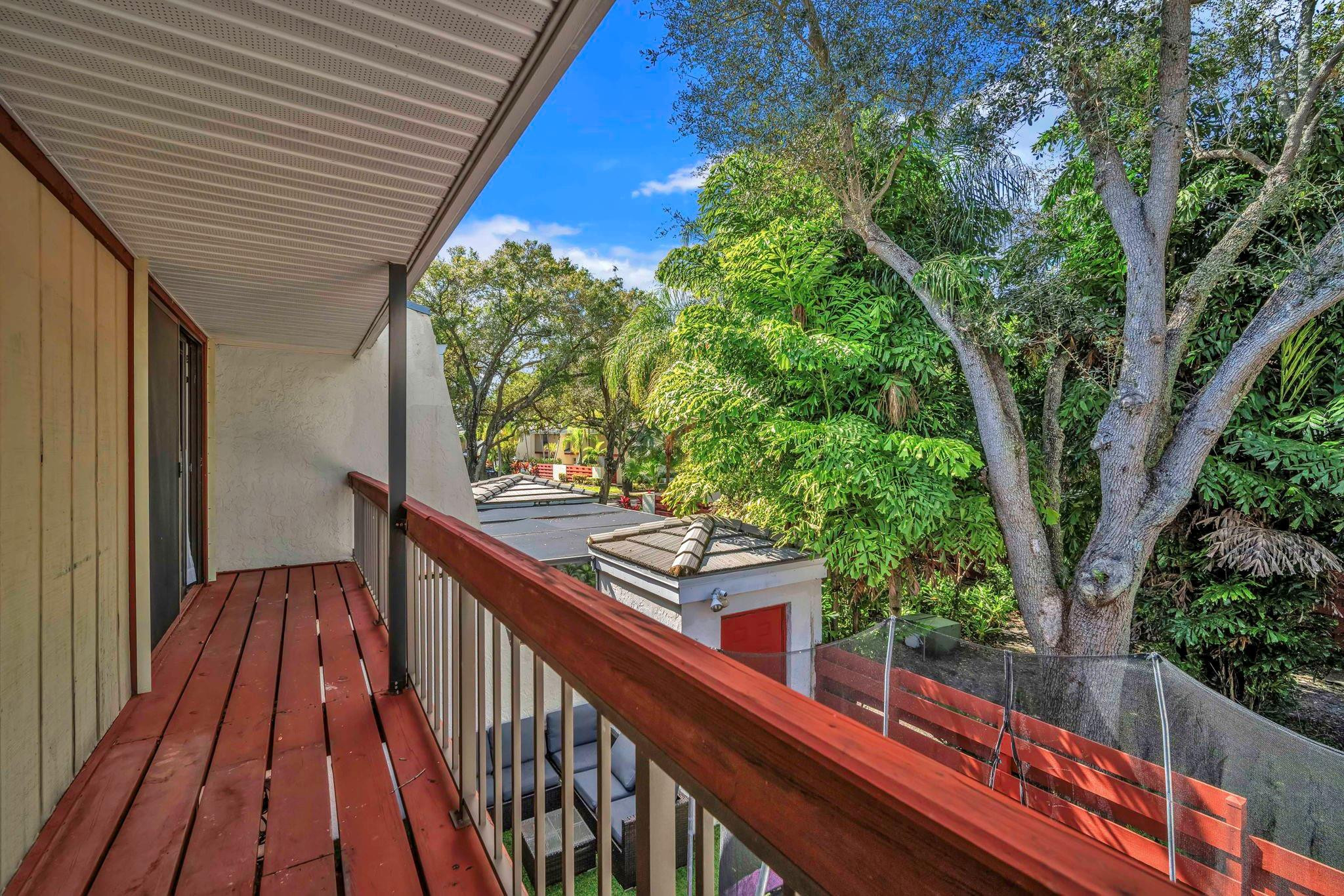 Family Twnhs Of The Lakes - Residential