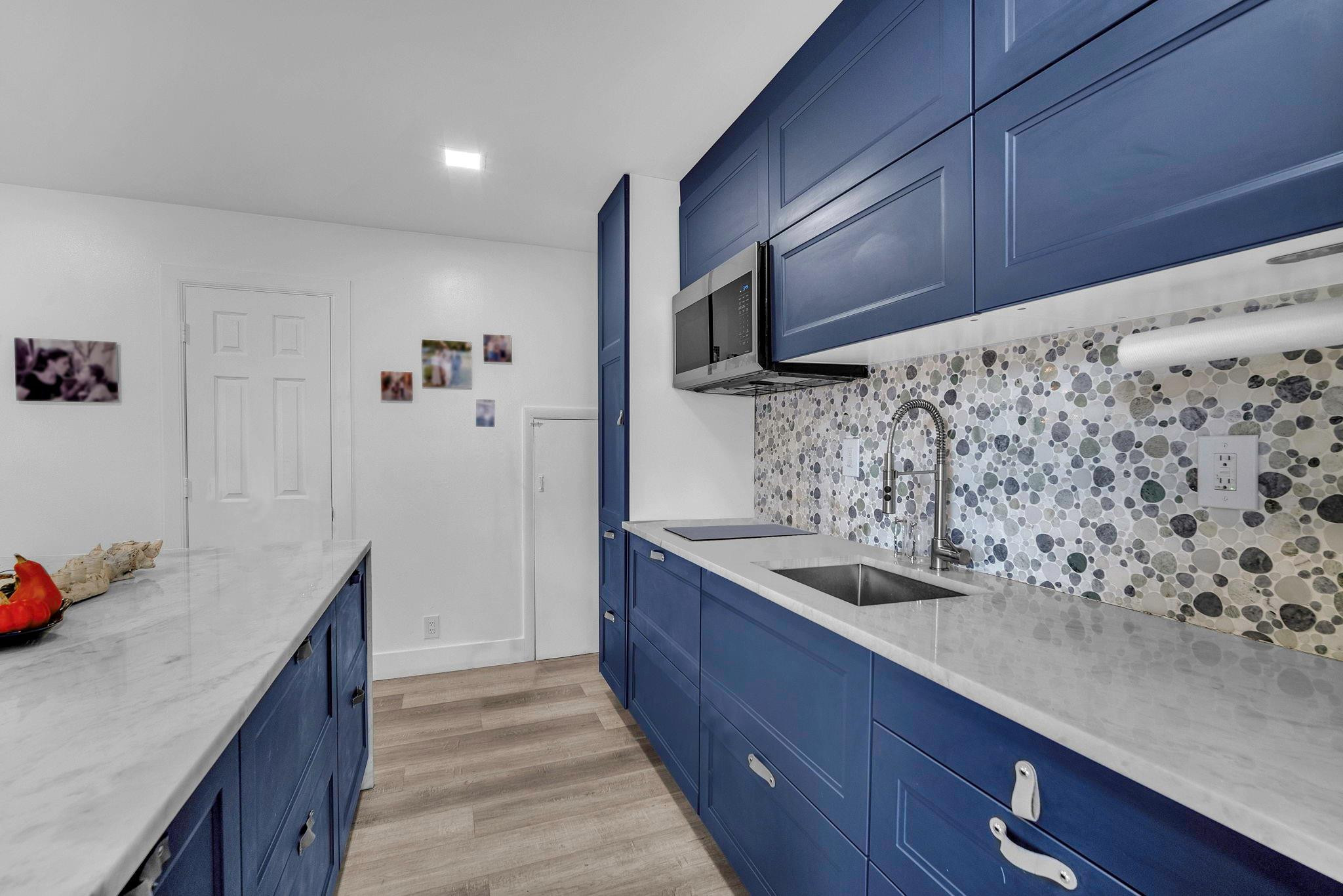 Family Twnhs Of The Lakes - Residential