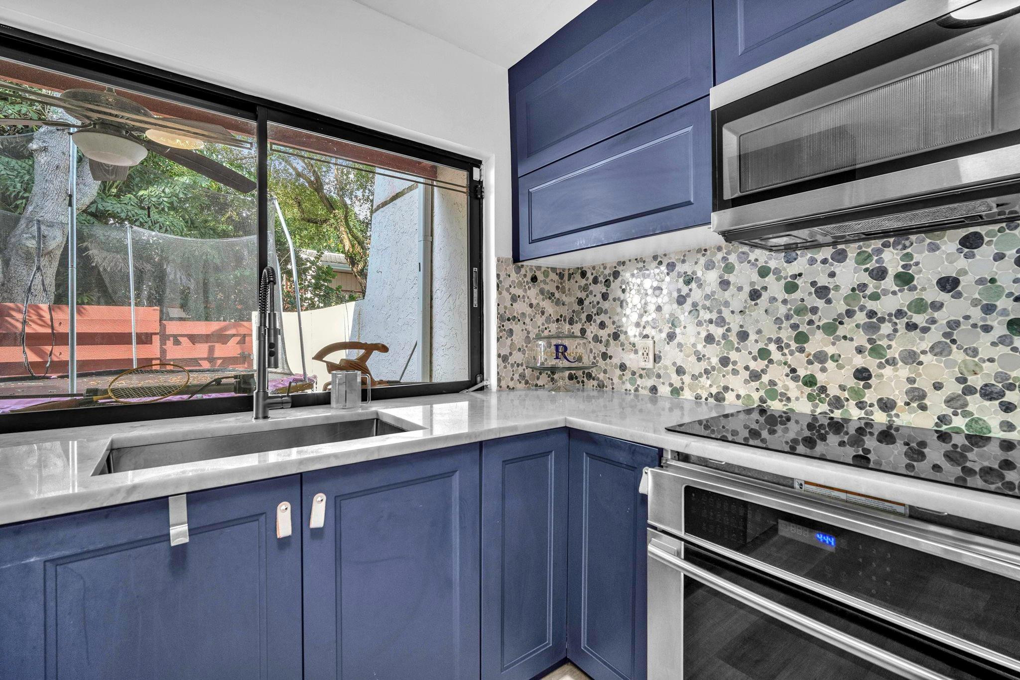 Family Twnhs Of The Lakes - Residential