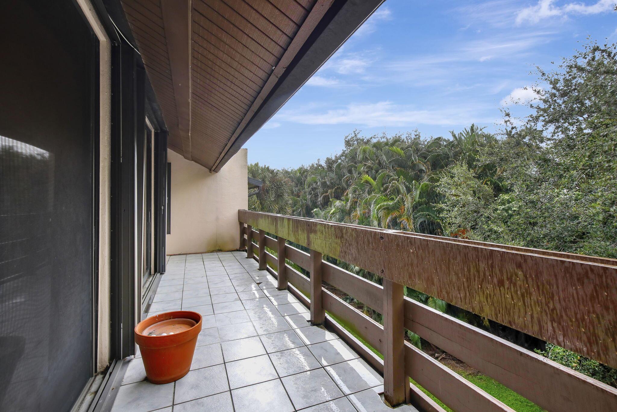 FOUNTAINS OF JACARANDA CO - Residential