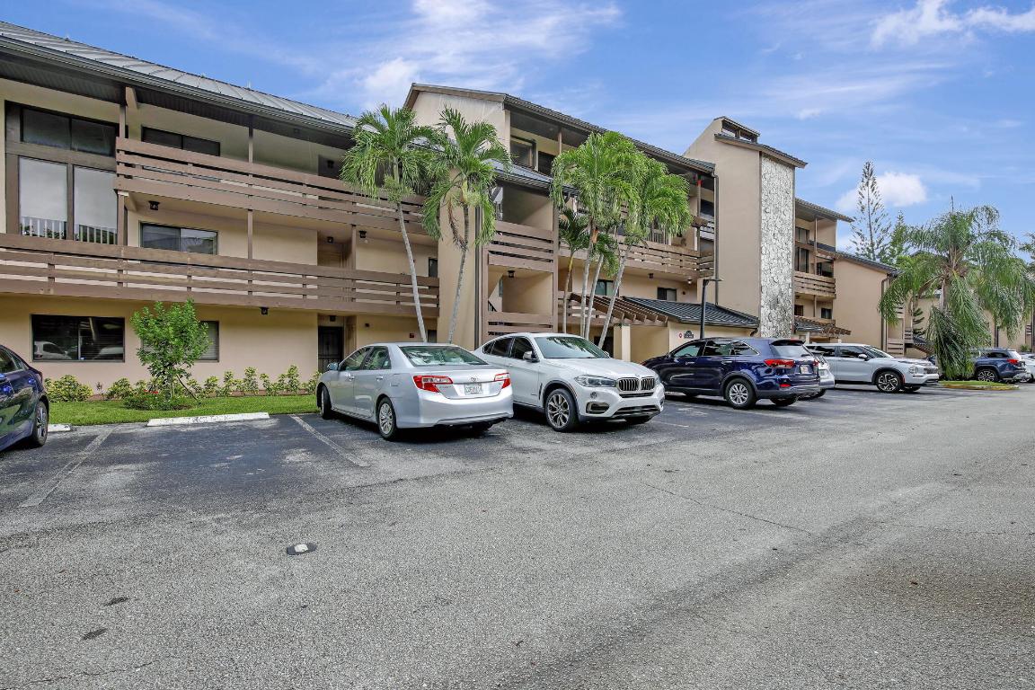 FOUNTAINS OF JACARANDA CONDO II - Residential