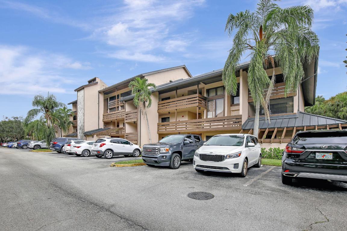 FOUNTAINS OF JACARANDA CONDO II - Residential