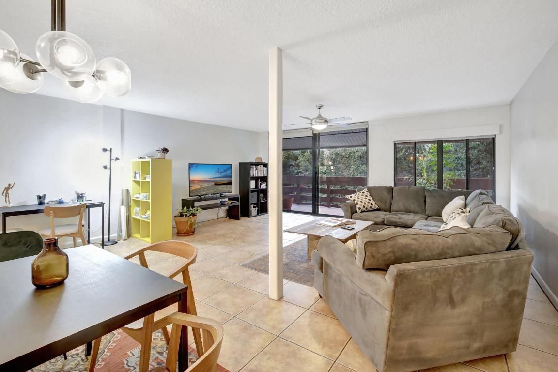 FOUNTAINS OF JACARANDA CONDO II - Residential