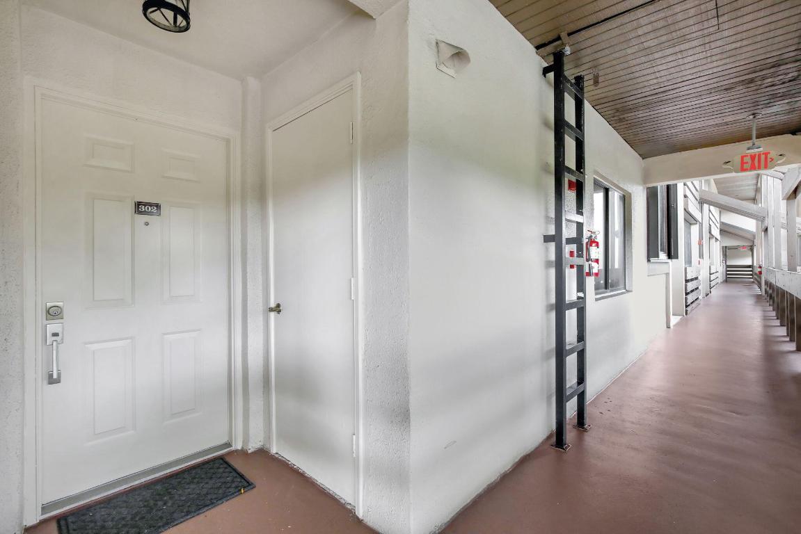 FOUNTAINS OF JACARANDA CONDO II - Residential