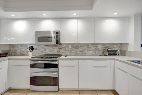 141 SW 96th Terrace Unit 302, Plantation, FL MLS: R11015067